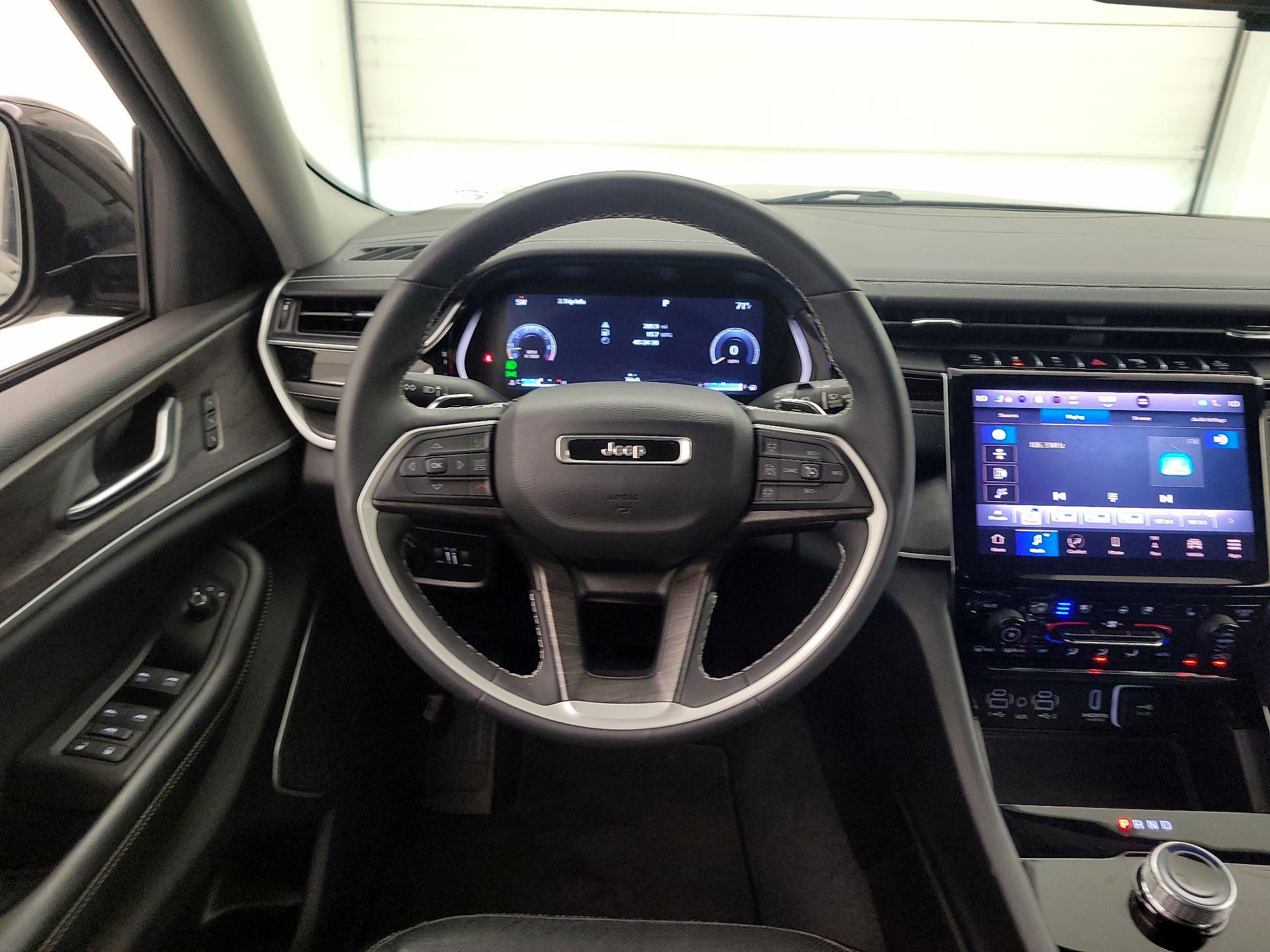 Thumbnail: 2023 Jeep Grand Cherokee - 10