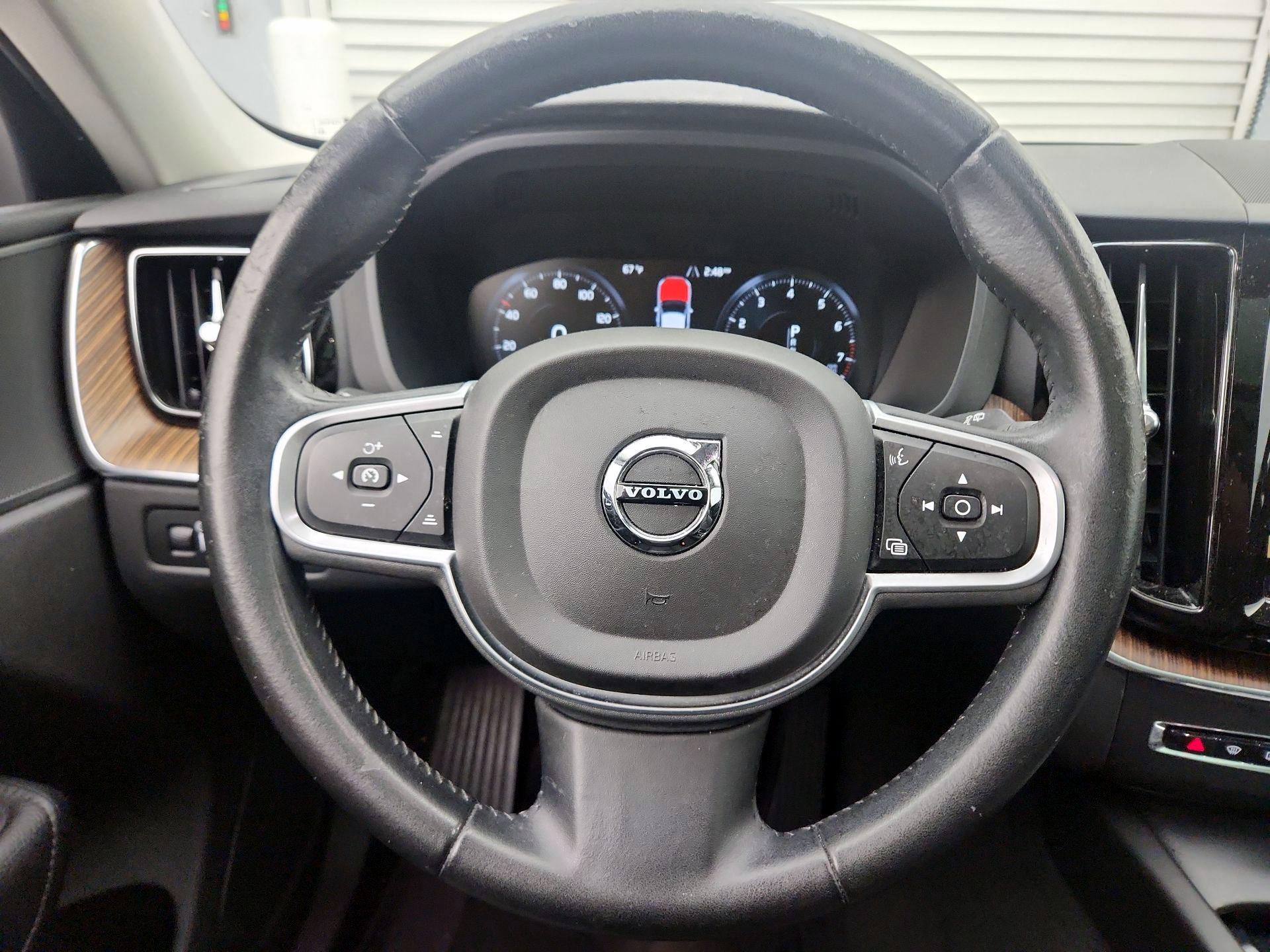 Thumbnail: 2021 Volvo XC60 - 10