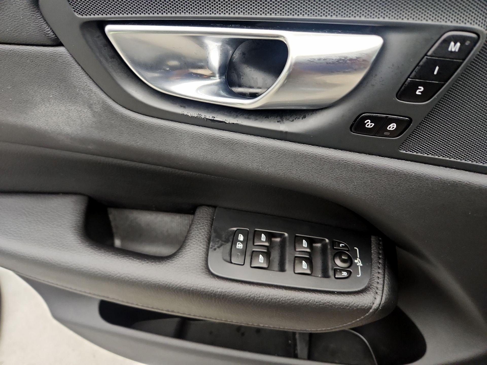 Thumbnail: 2021 Volvo XC60 - 12