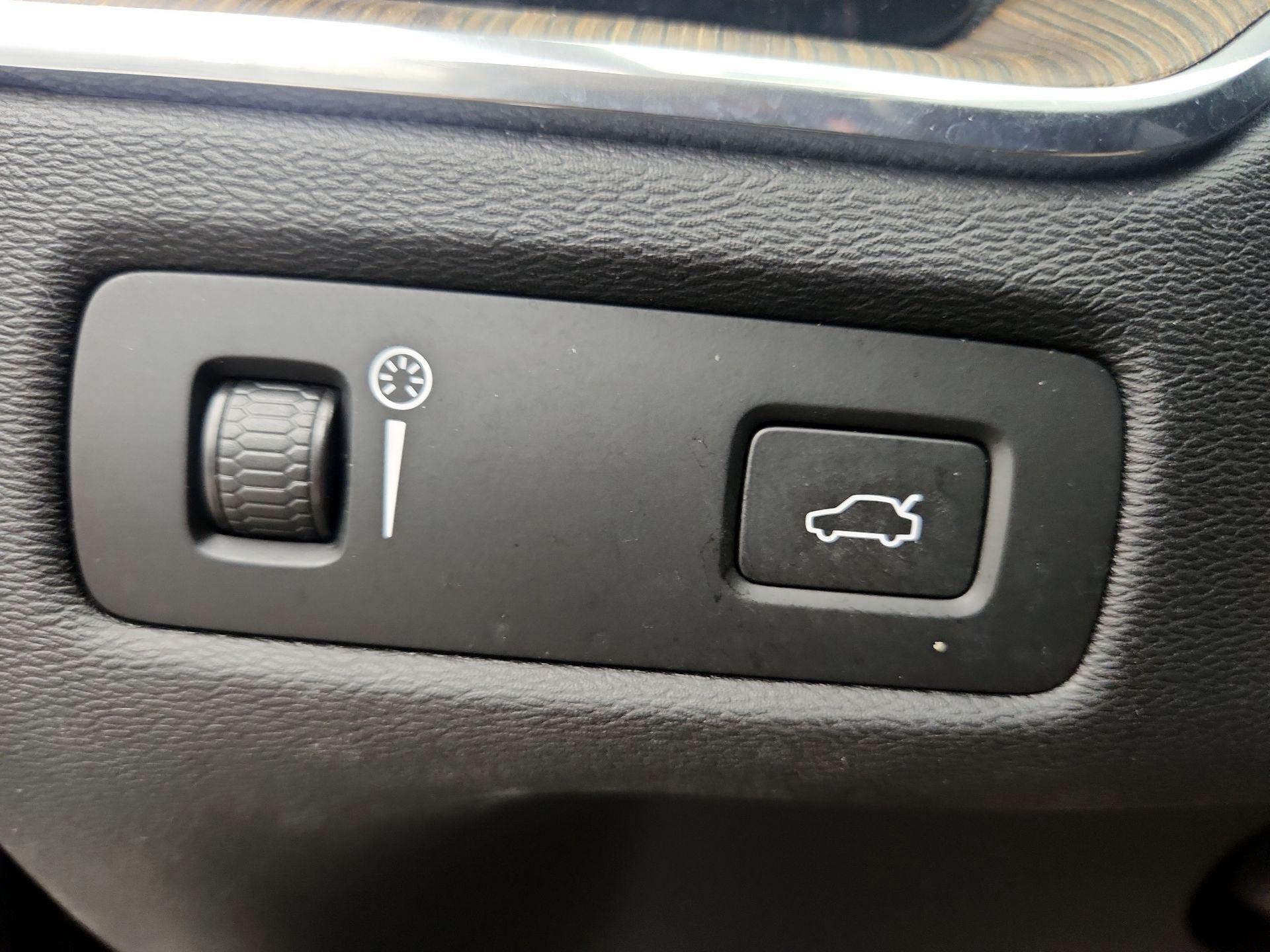 Thumbnail: 2021 Volvo XC60 - 13