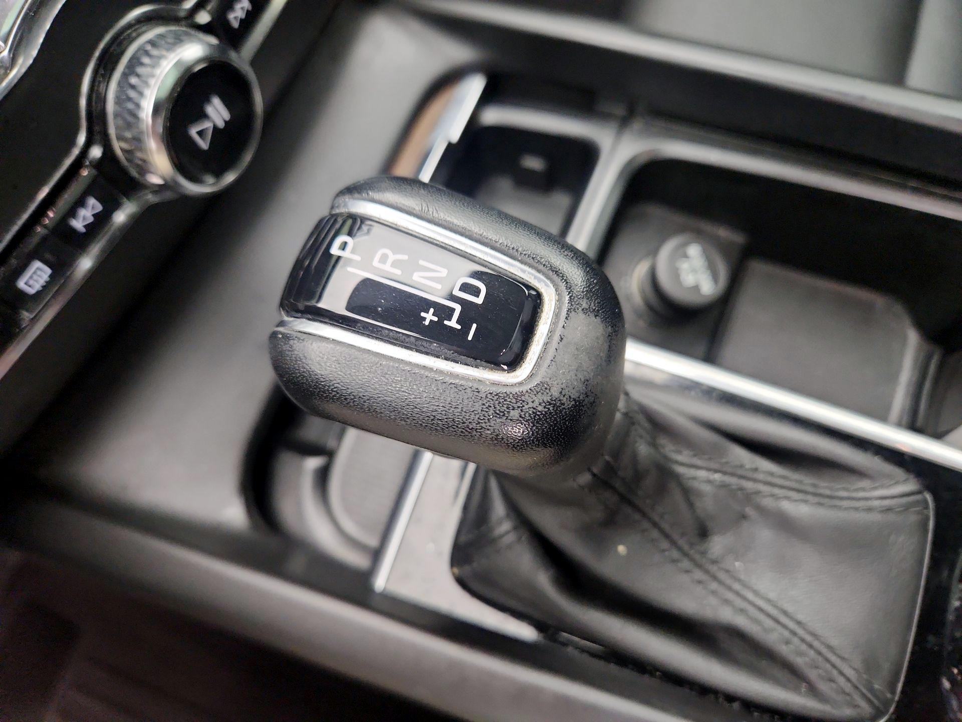 Thumbnail: 2021 Volvo XC60 - 17