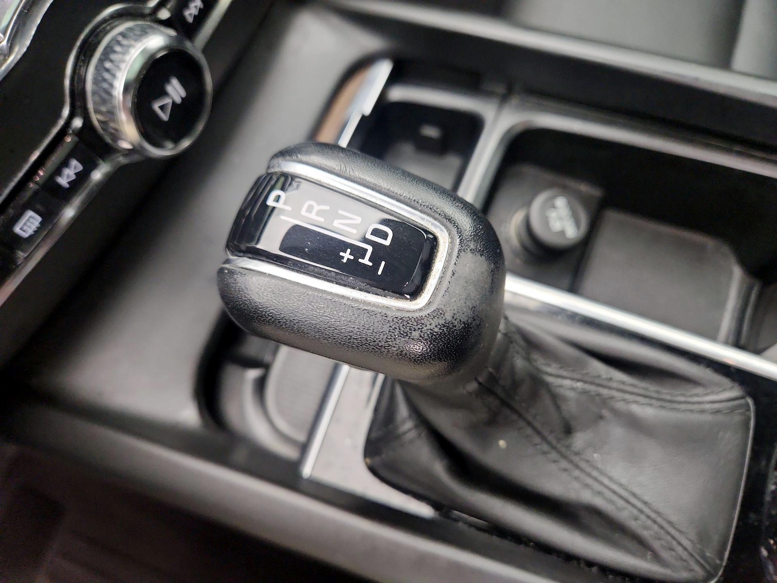 2021 Volvo XC60 Momentum - Photo 18