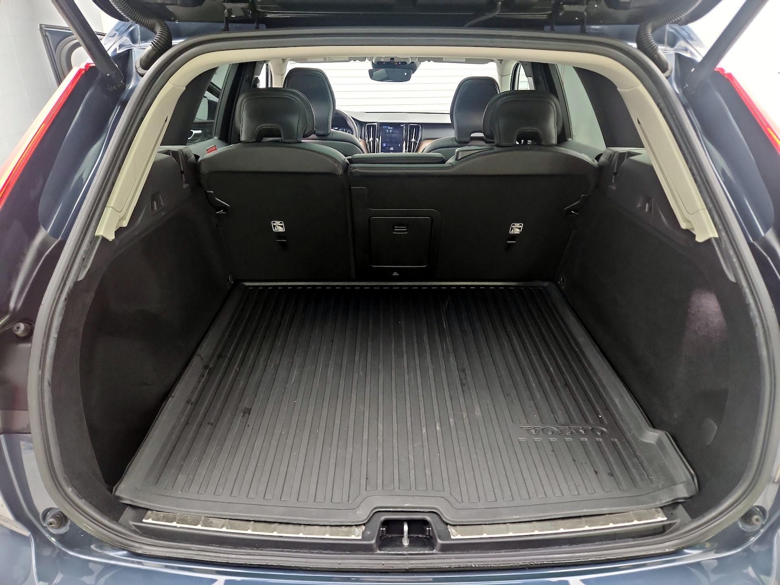 2021 Volvo XC60 Momentum - Photo 22