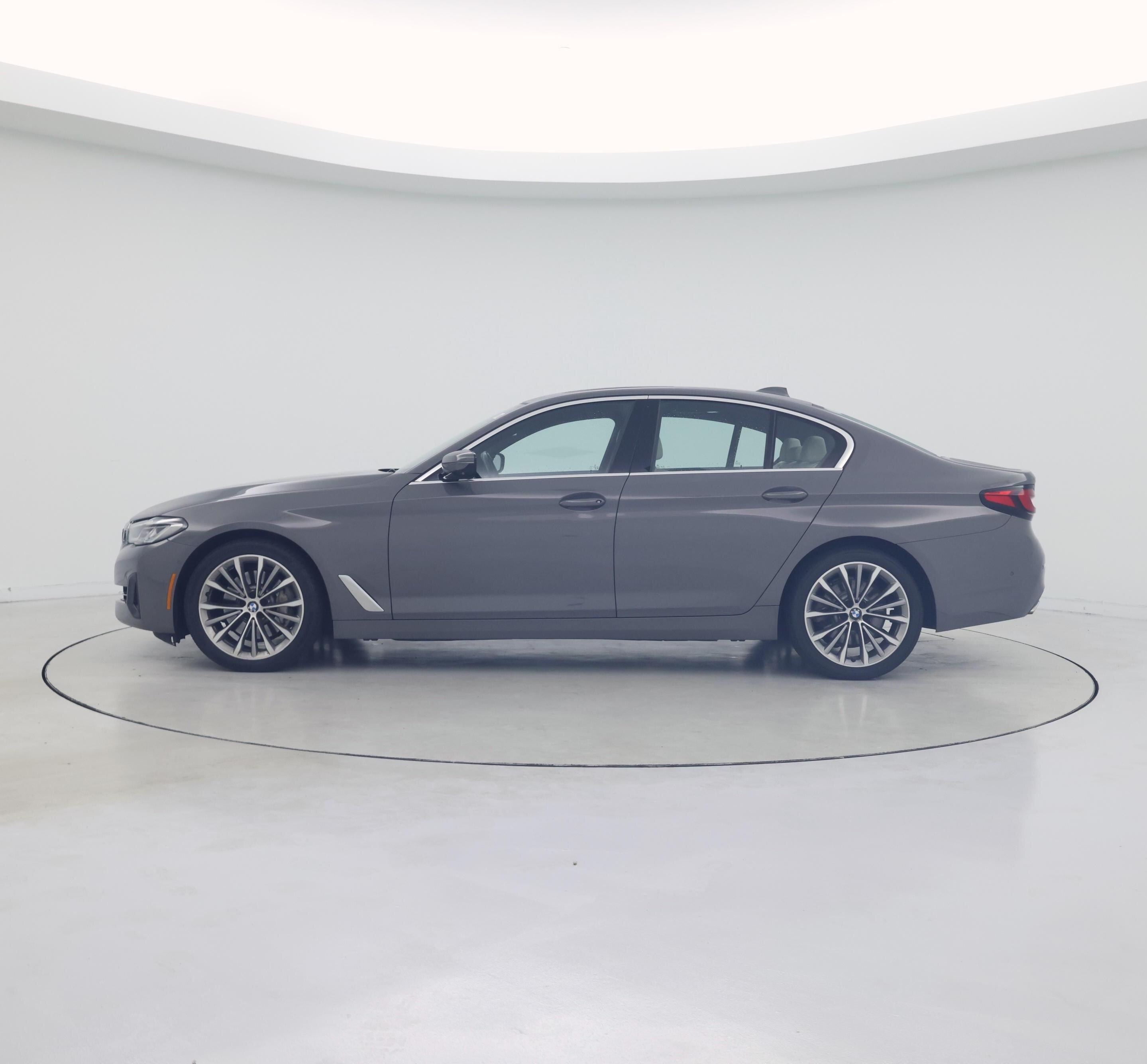 Thumbnail: 2021 BMW 5 Series - 3