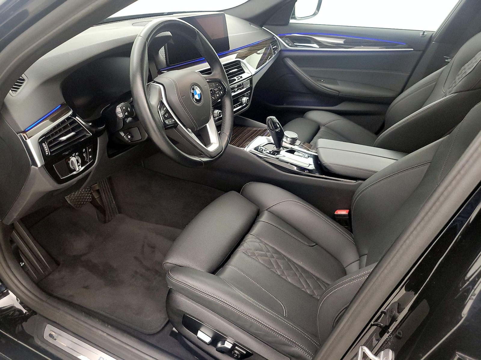 2023 BMW 5 Series 530i - Photo 12