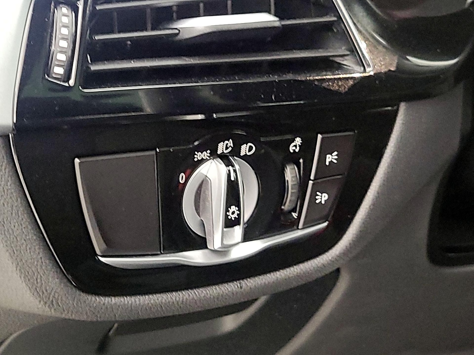 2023 BMW 5 Series 530i - Photo 14