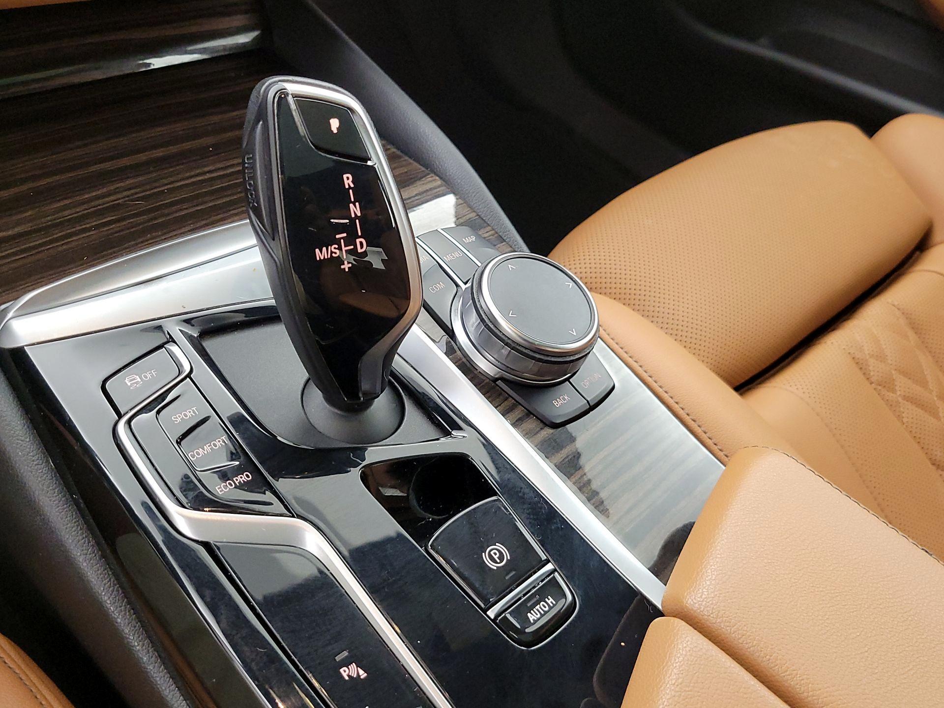 Thumbnail: 2023 BMW 5 Series - 18
