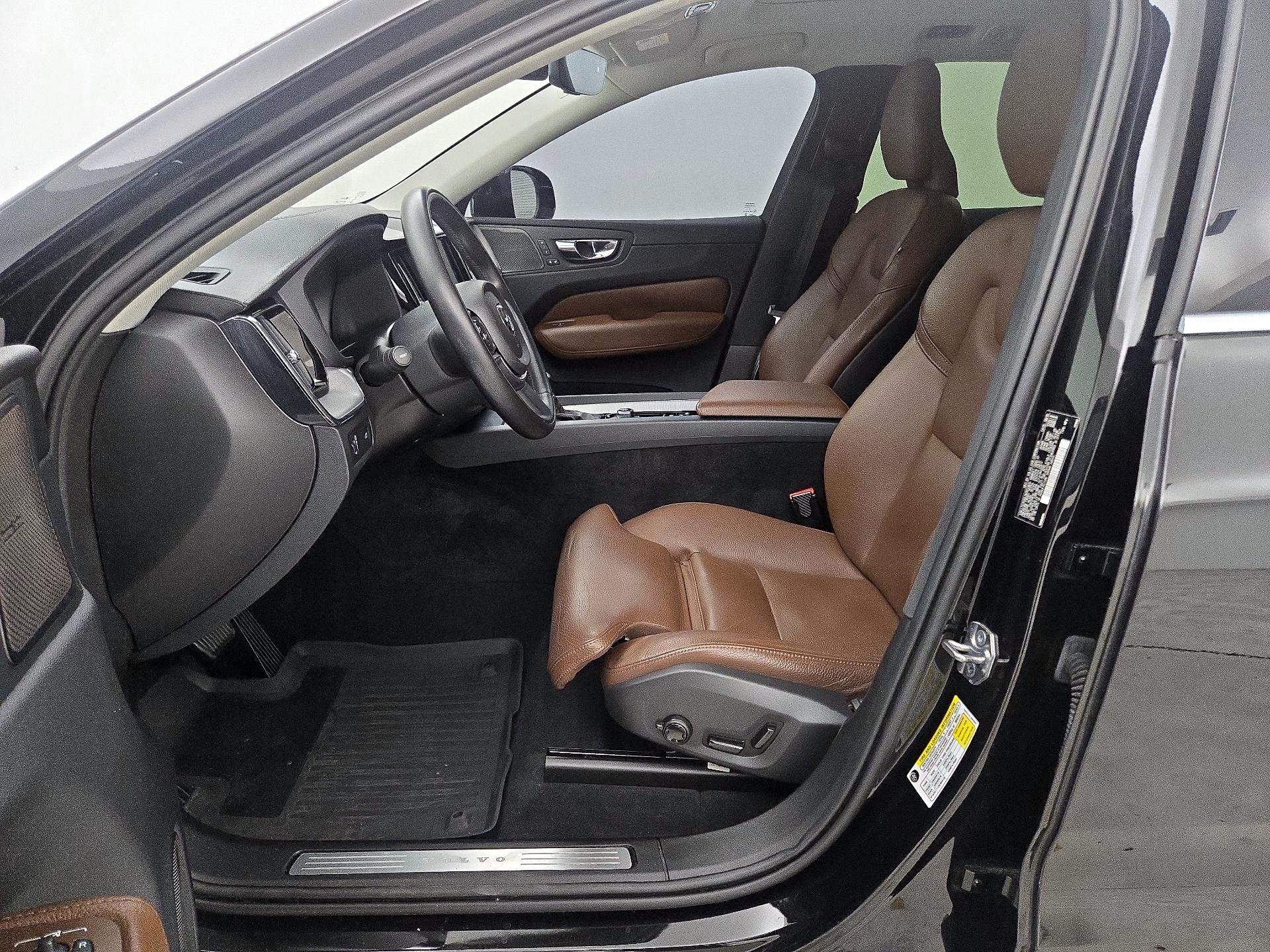 Thumbnail: 2019 Volvo XC60 - 11