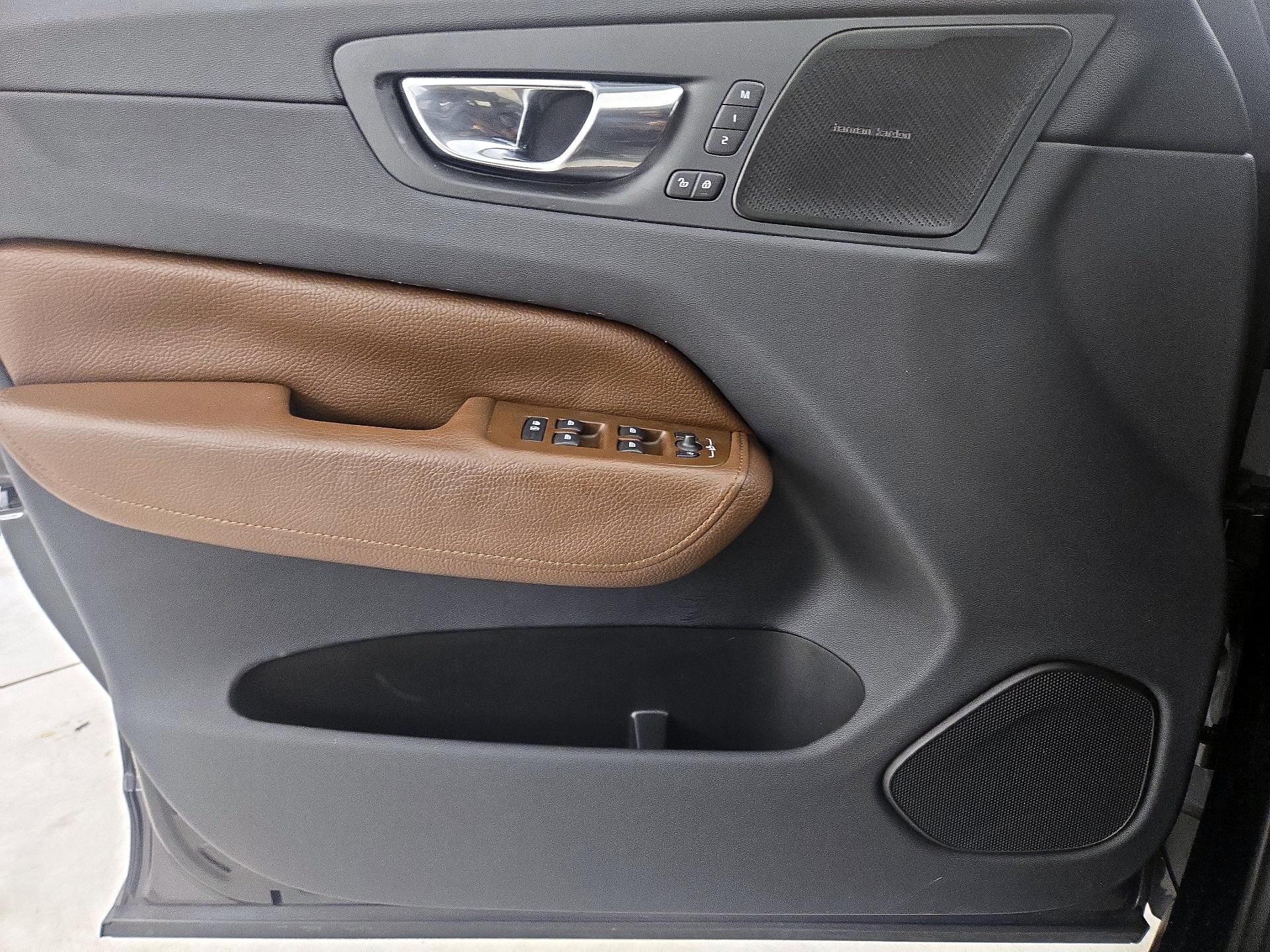 Thumbnail: 2019 Volvo XC60 - 12