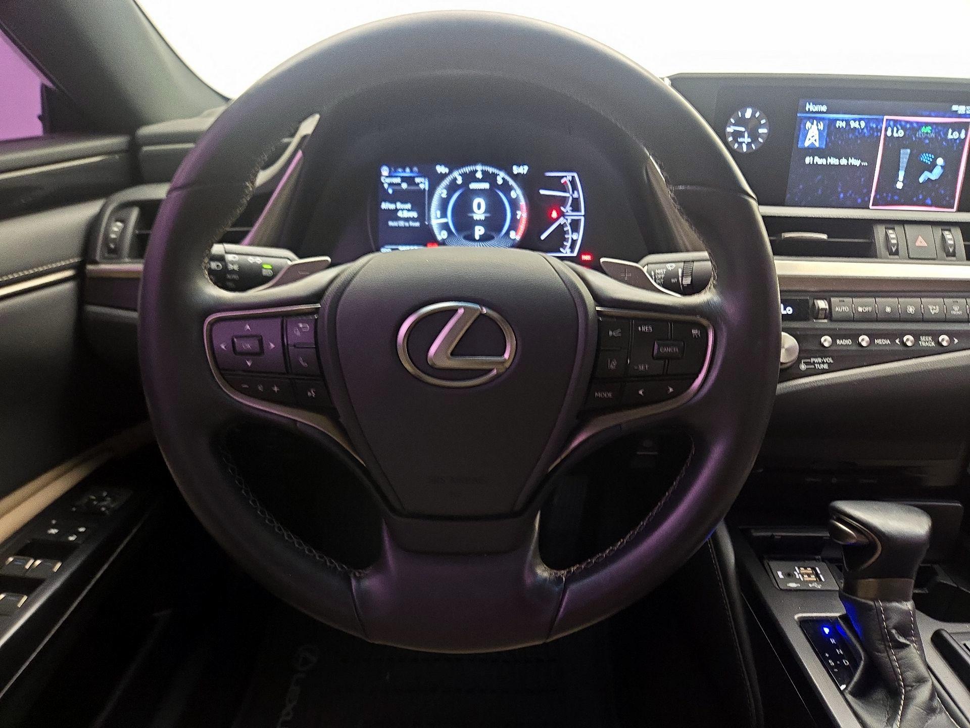 Thumbnail: 2021 Lexus ES - 10
