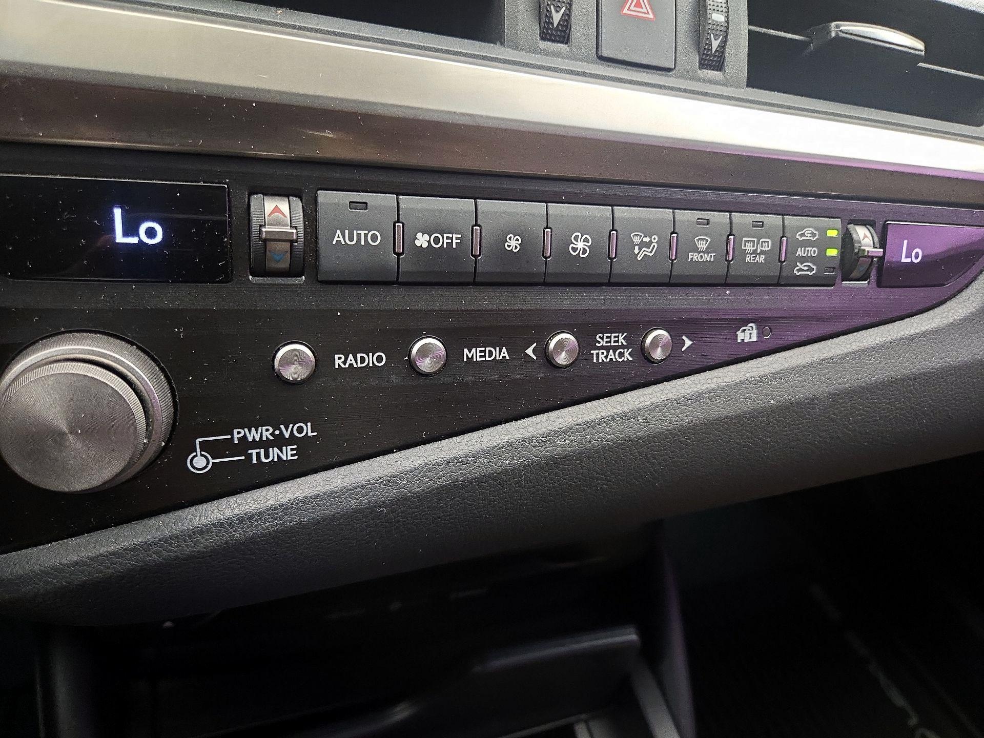 Thumbnail: 2021 Lexus ES - 16