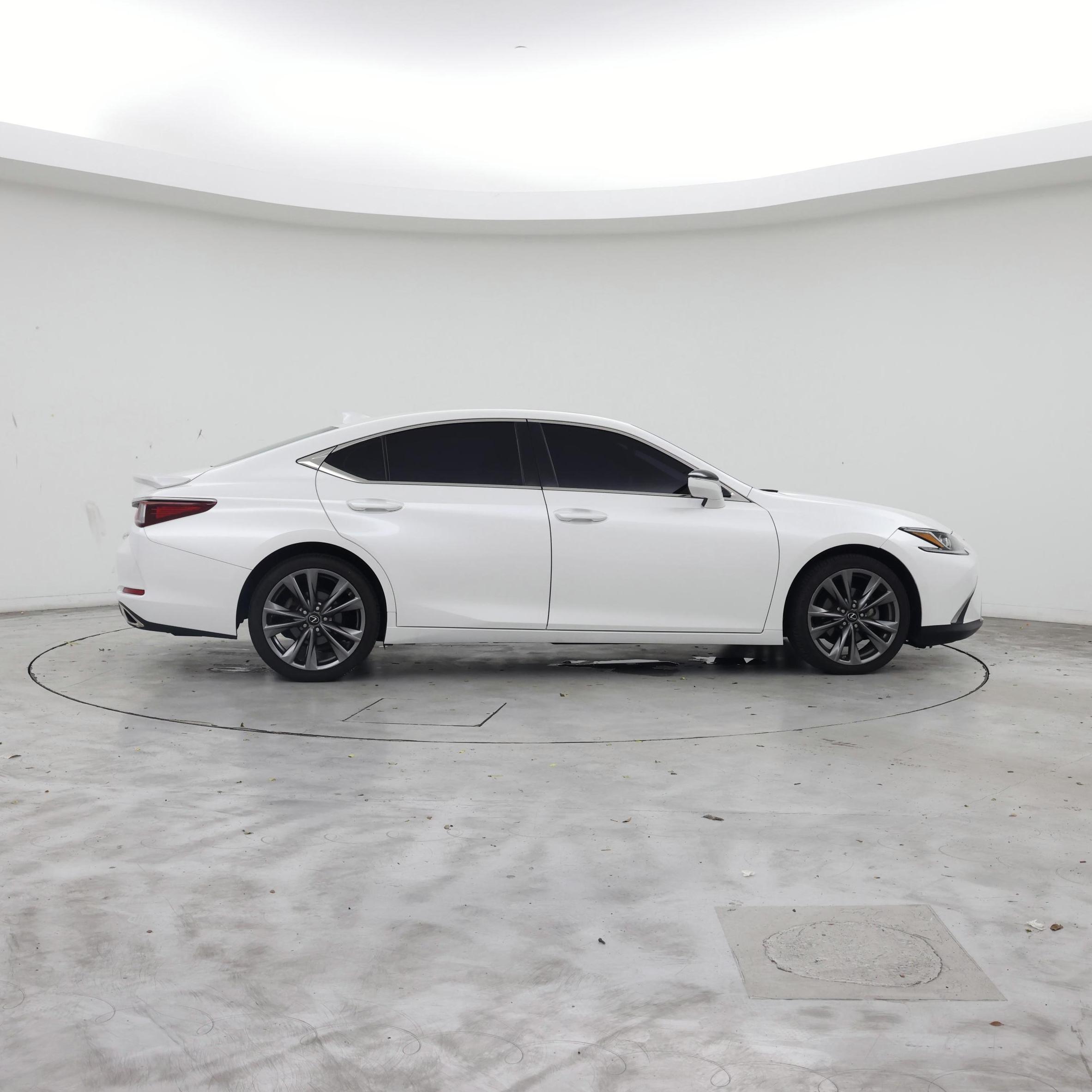 Thumbnail: 2021 Lexus ES - 7