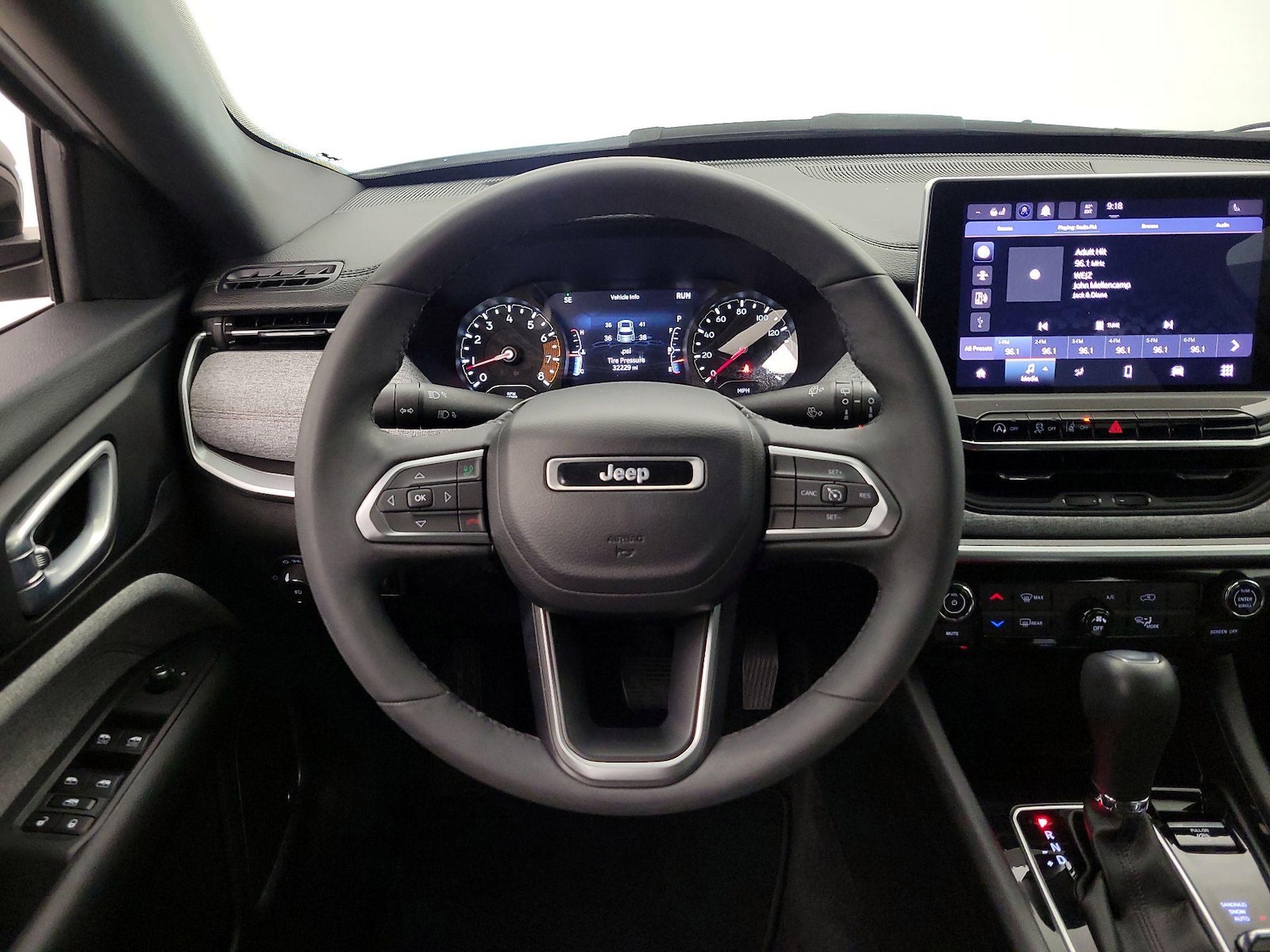 2023 Jeep Compass Latitude Lux - Photo 11
