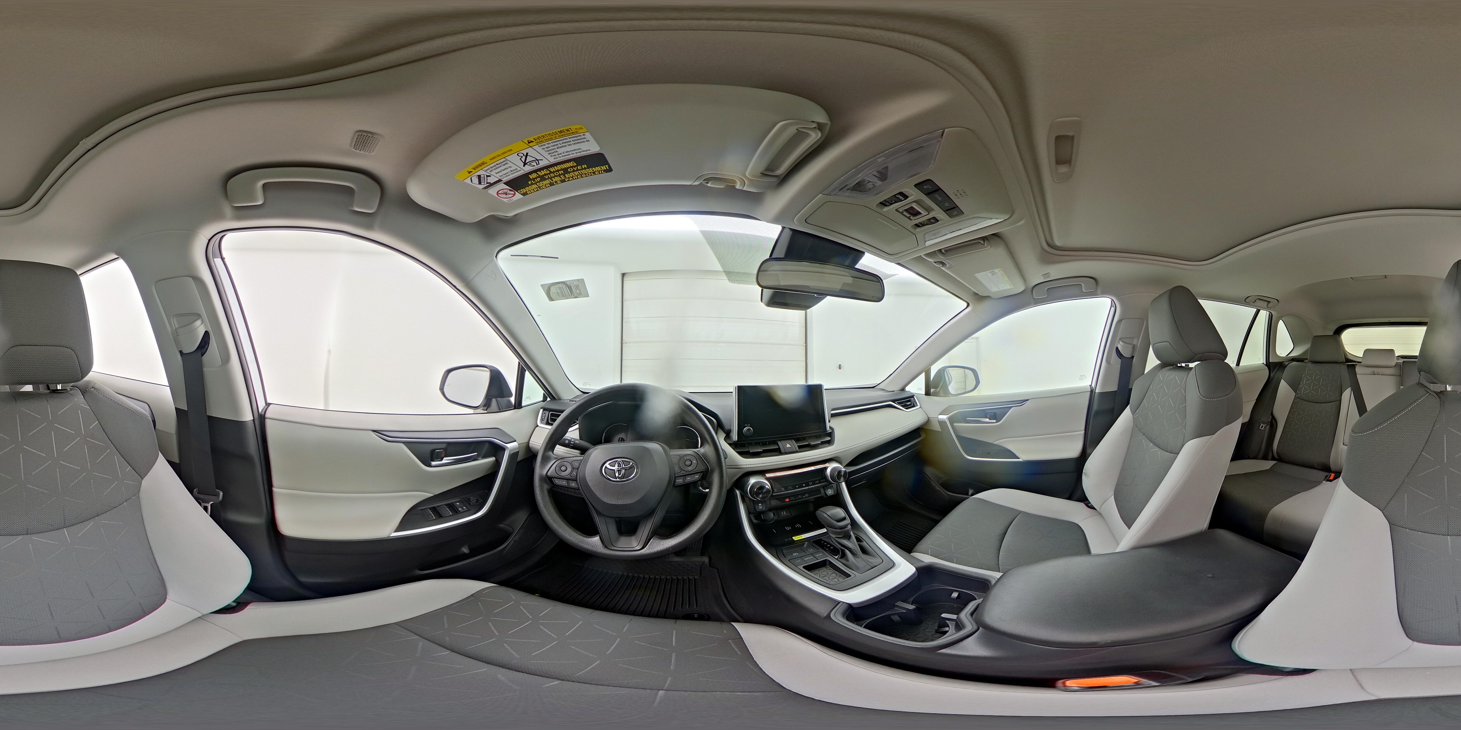 2025 Toyota RAV4 XLE - Photo 25