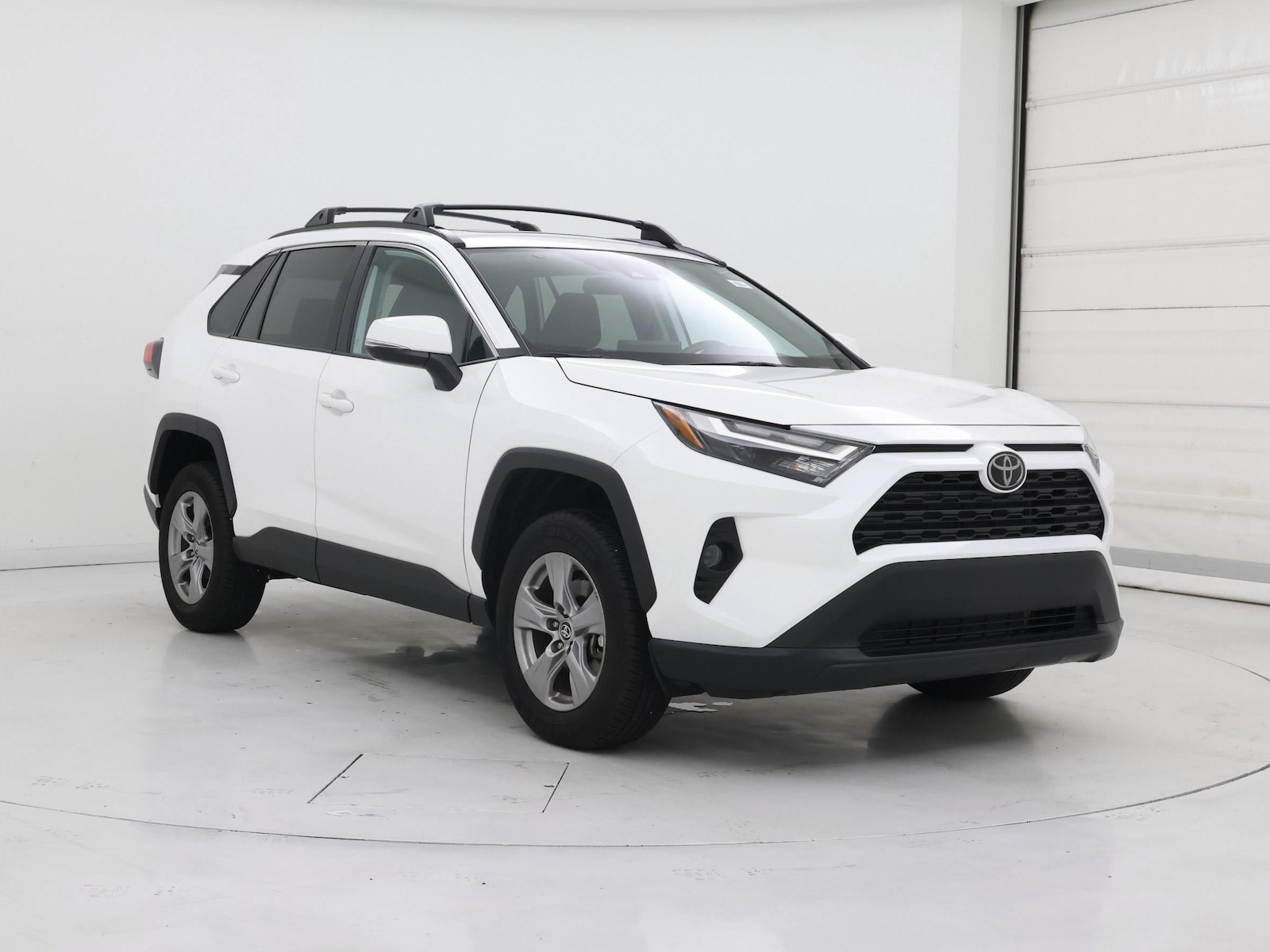 2025 Toyota RAV4 XLE - Photo 2