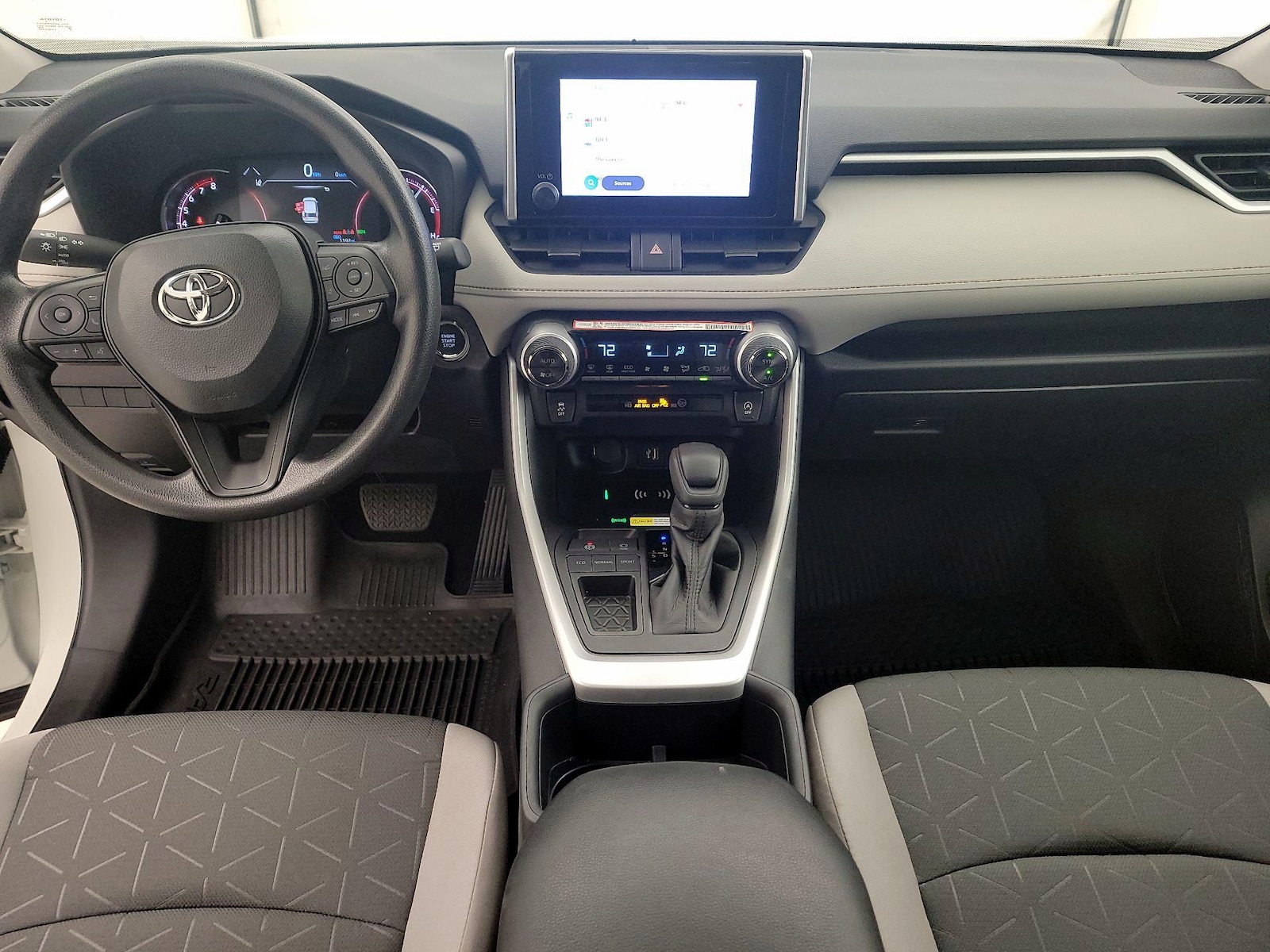 2025 Toyota RAV4 XLE - Photo 10