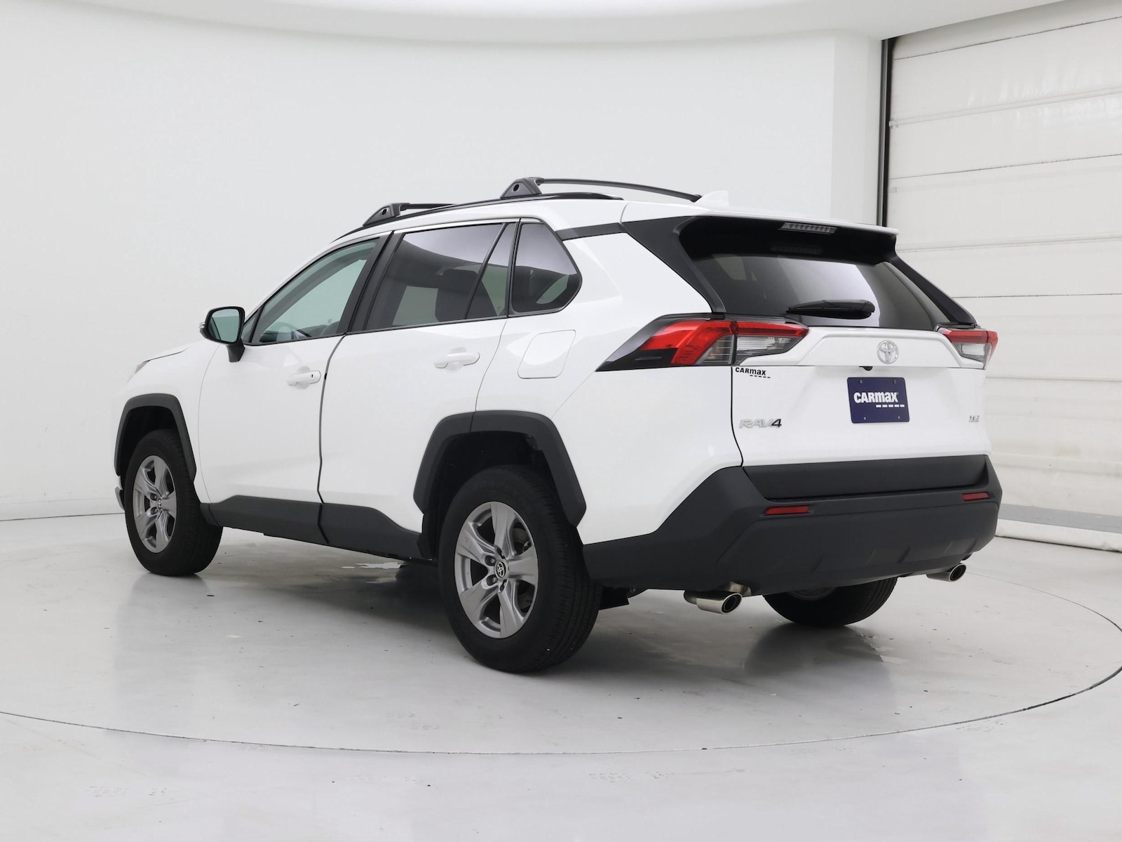 2025 Toyota RAV4 XLE - Photo 3