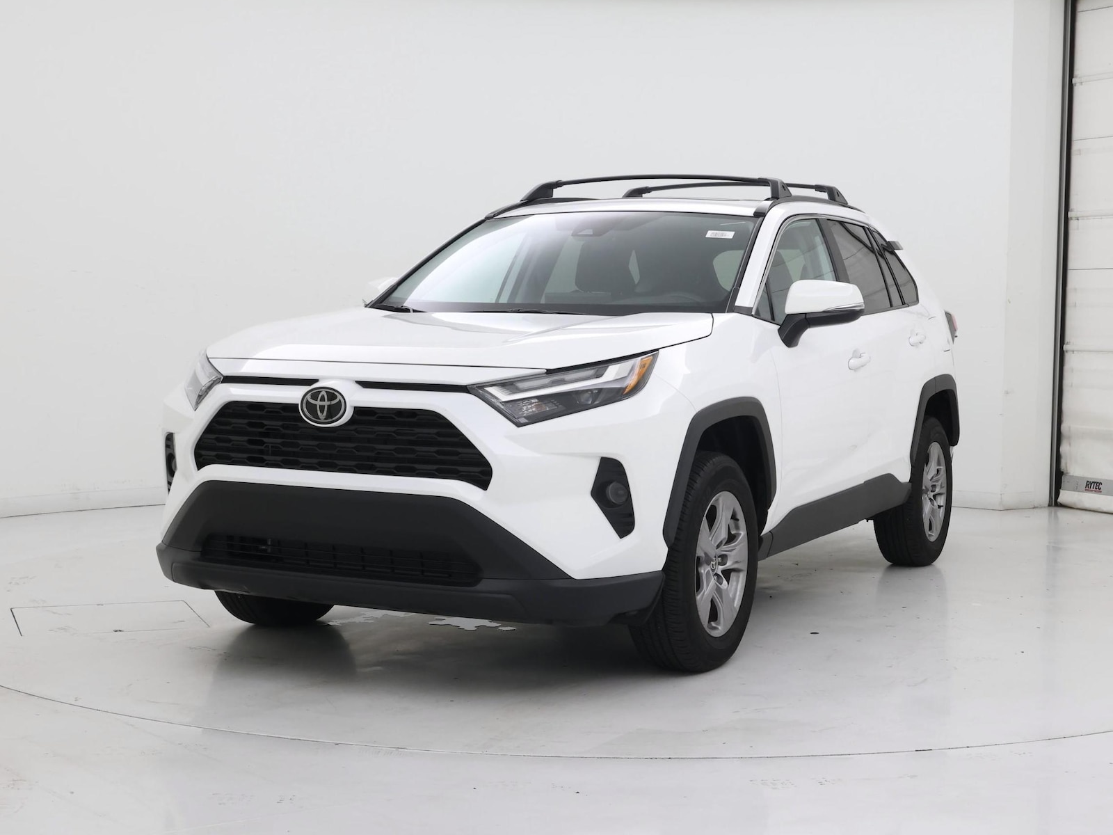 2025 Toyota RAV4 XLE - Photo 5