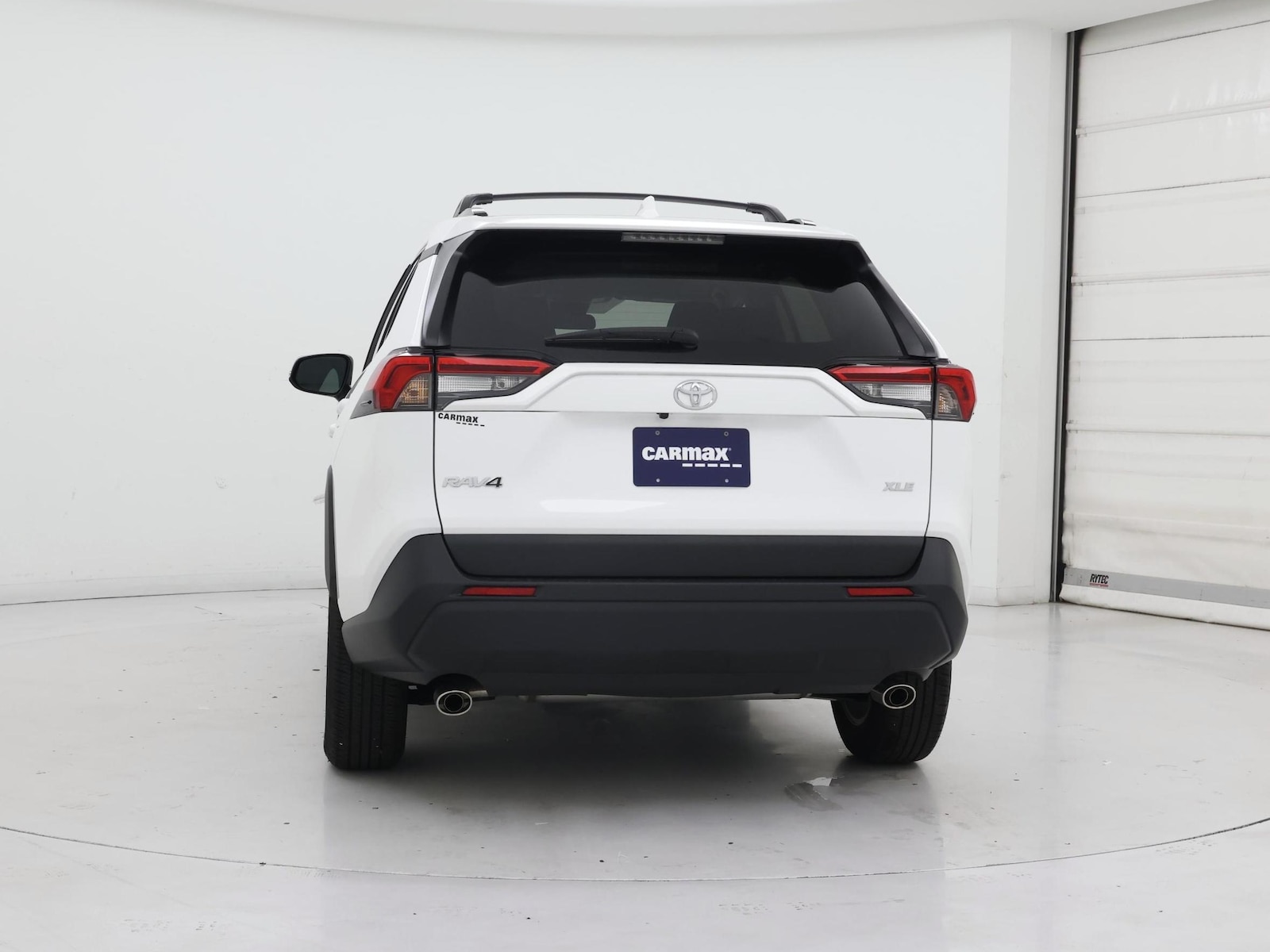 2025 Toyota RAV4 XLE - Photo 7