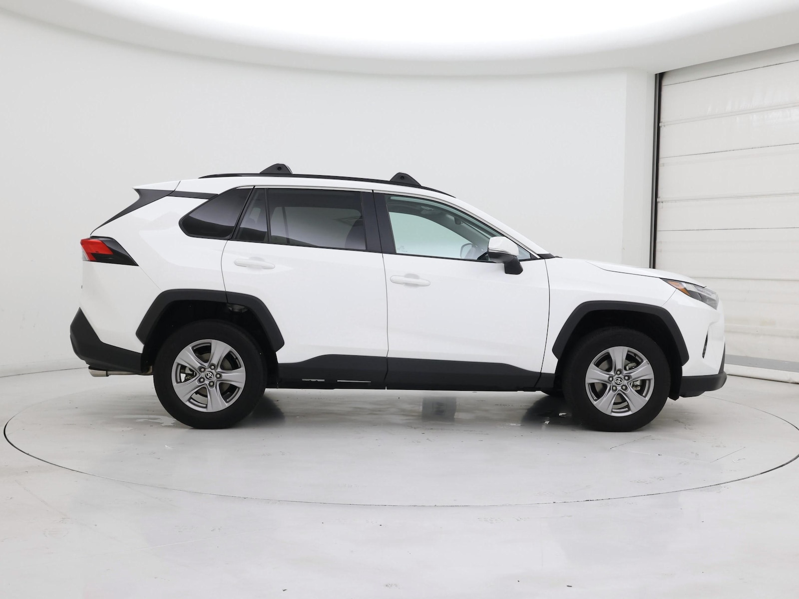 2025 Toyota RAV4 XLE - Photo 8