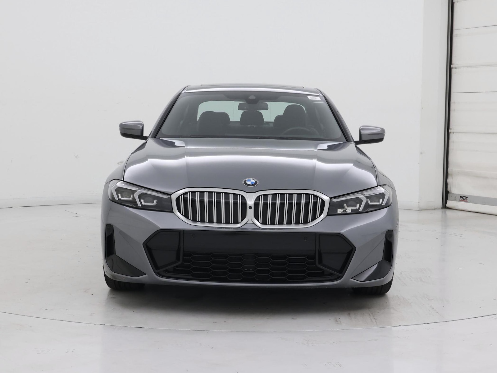 2023 BMW 3 Series 330i - Photo 6