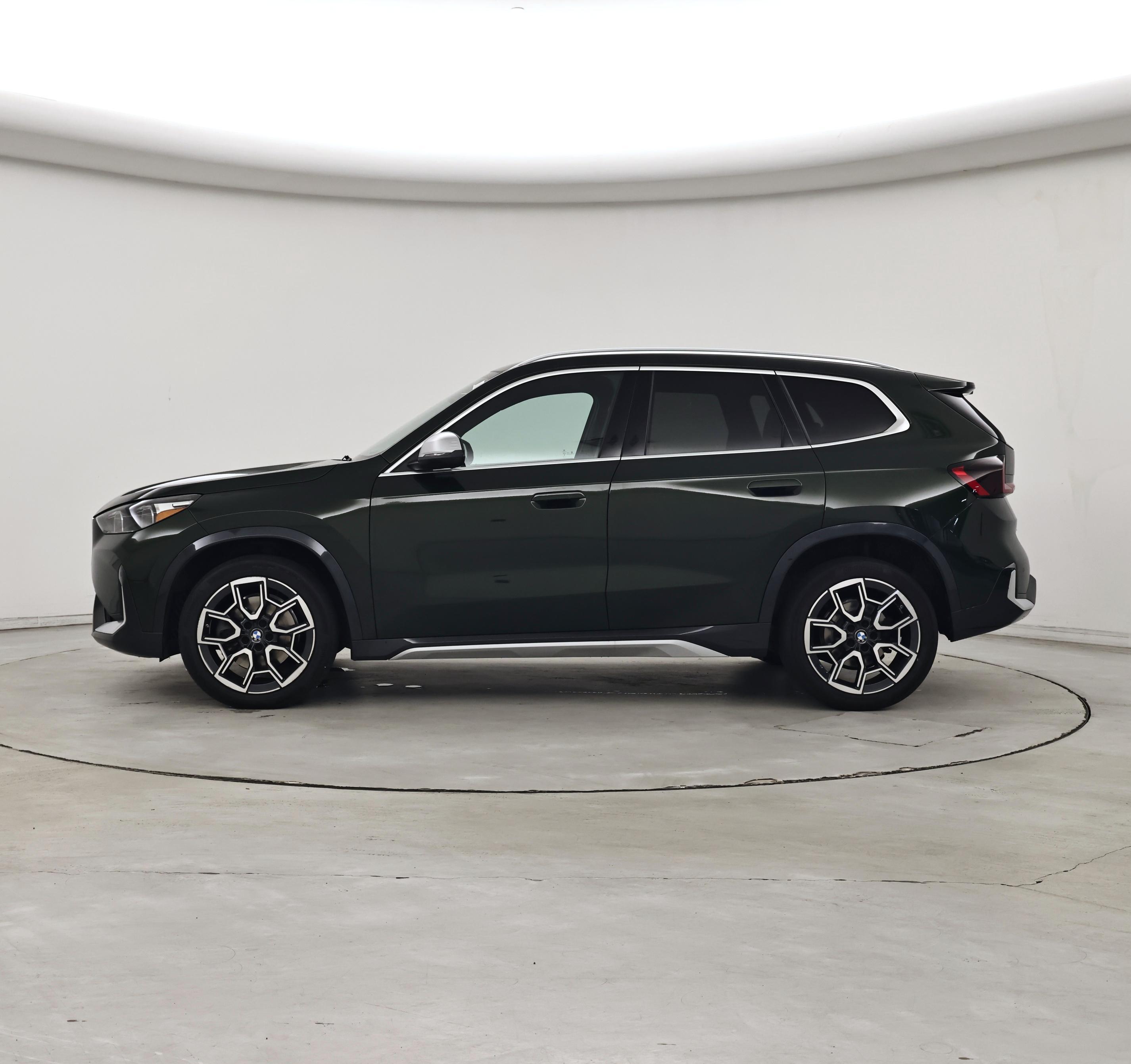 Thumbnail: 2023 BMW X1 - 3