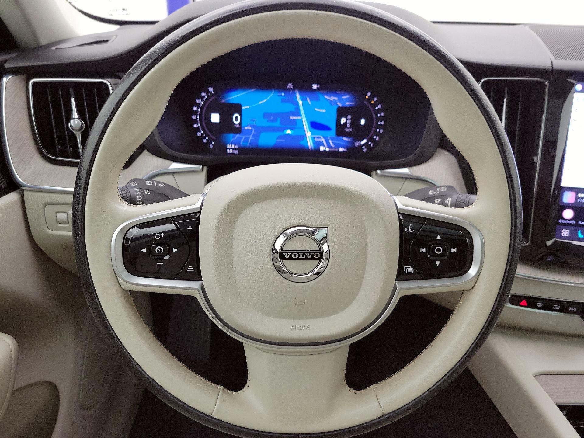 Thumbnail: 2022 Volvo XC60 - 10