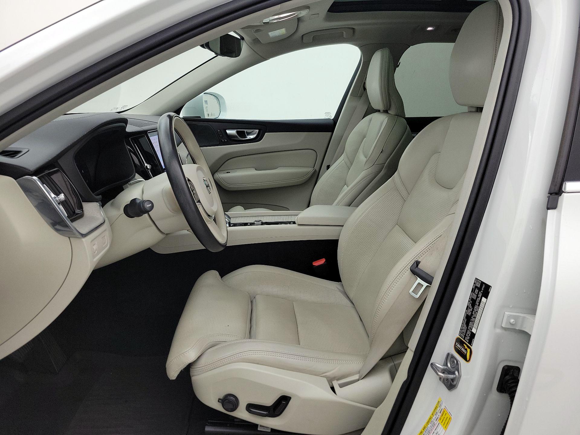 Thumbnail: 2022 Volvo XC60 - 11