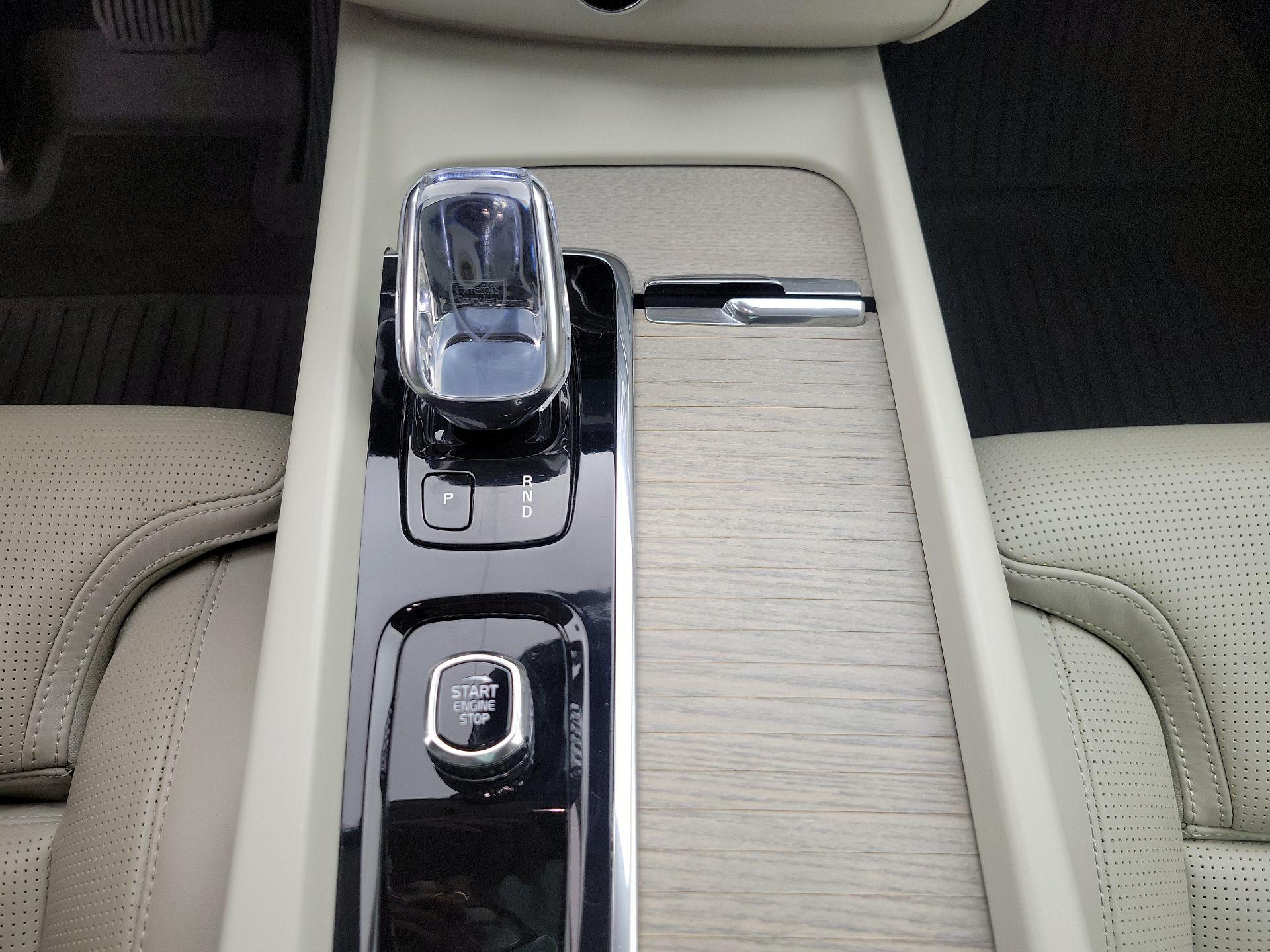 Thumbnail: 2022 Volvo XC60 - 18
