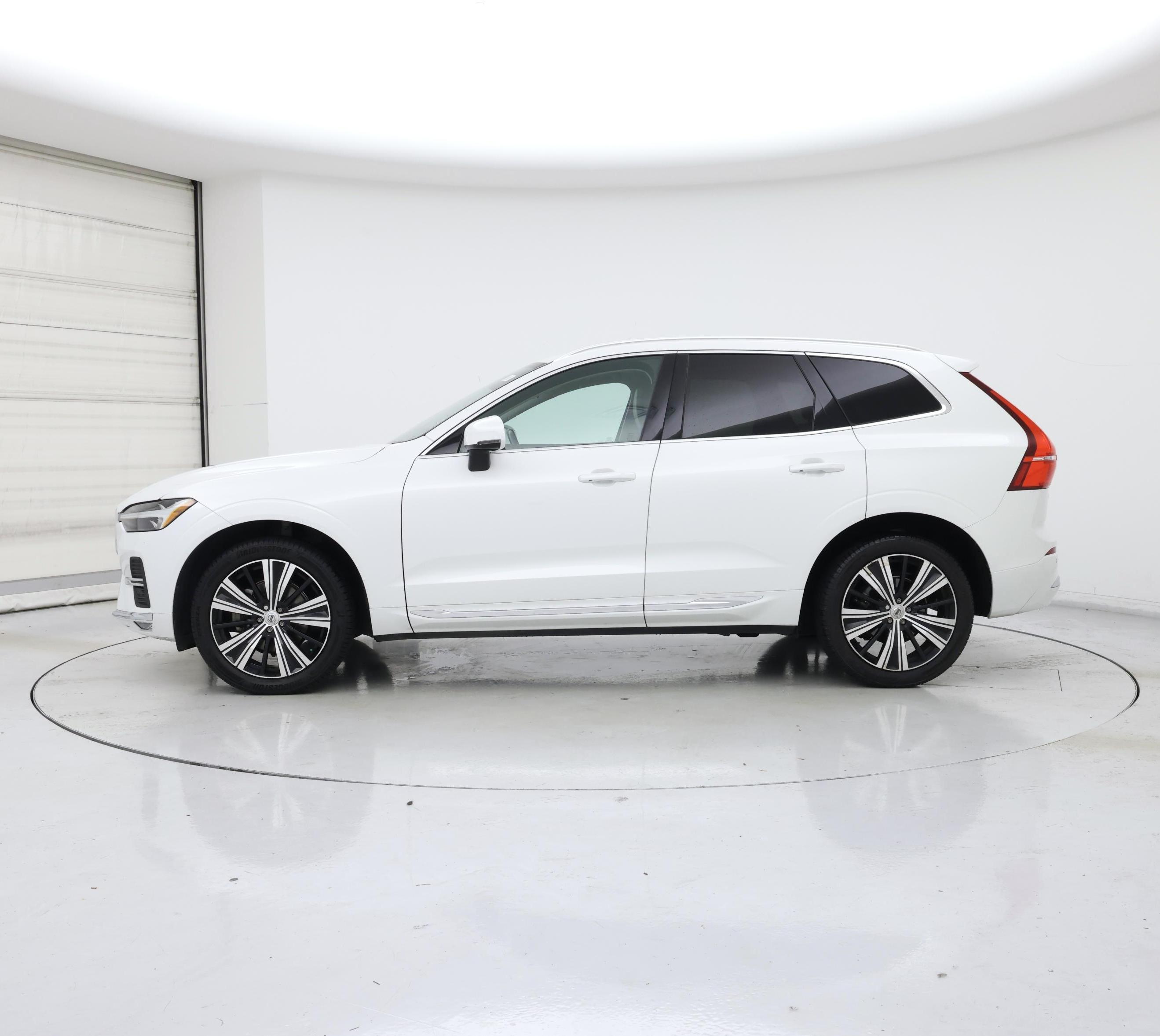 Thumbnail: 2022 Volvo XC60 - 3