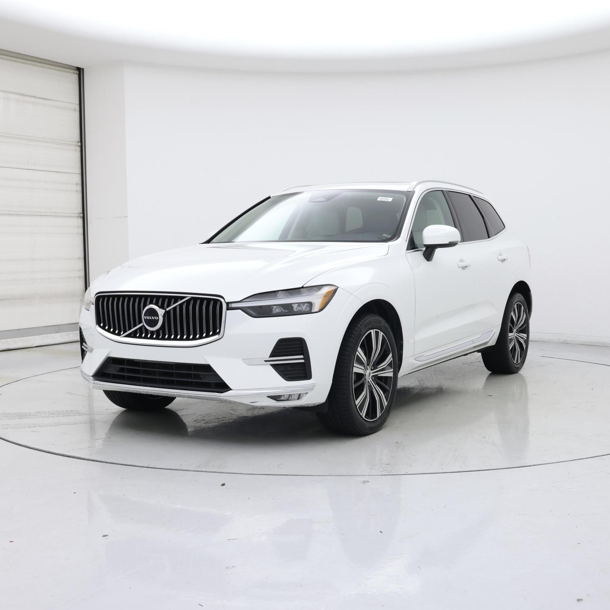 Thumbnail: 2022 Volvo XC60 - 4