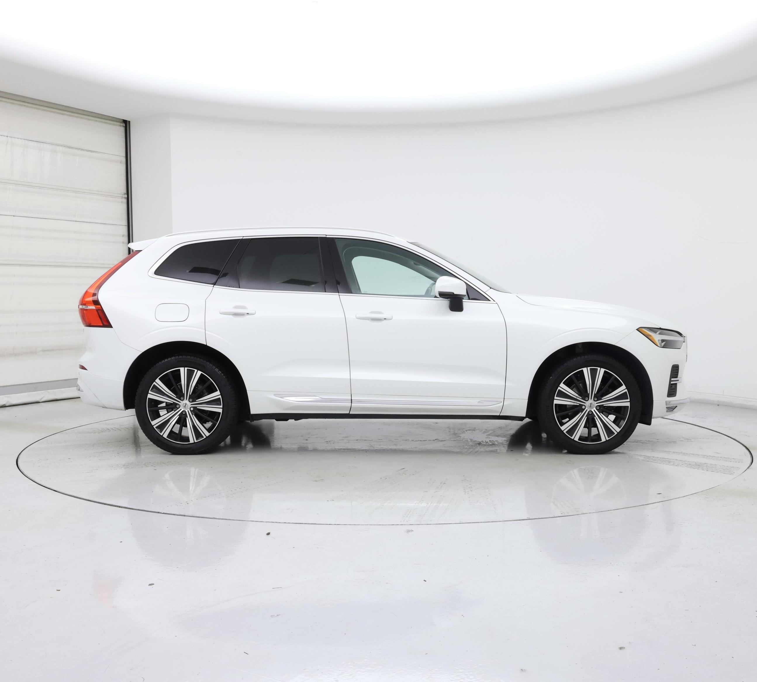Thumbnail: 2022 Volvo XC60 - 7