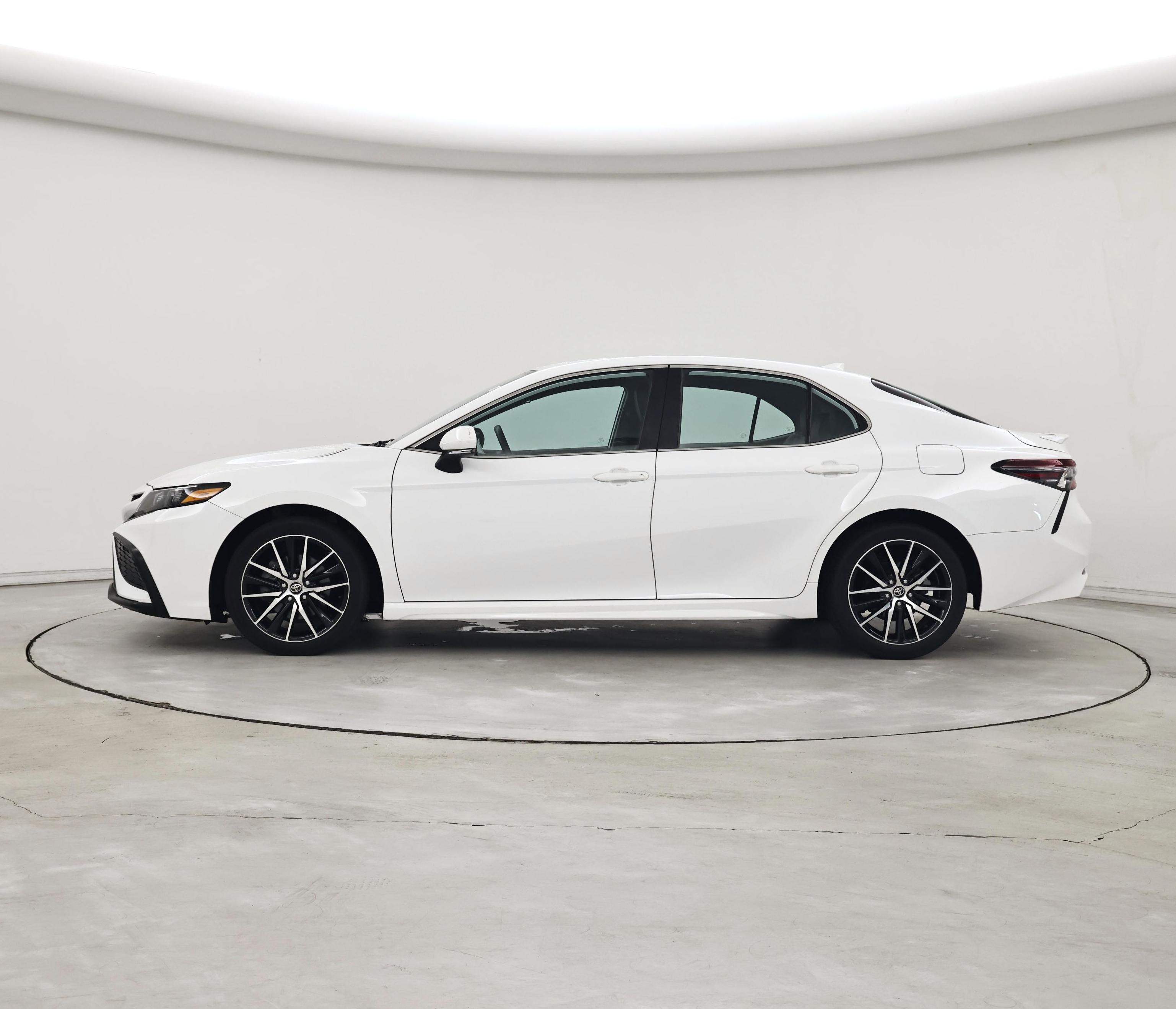 Thumbnail: 2022 Toyota Camry - 3