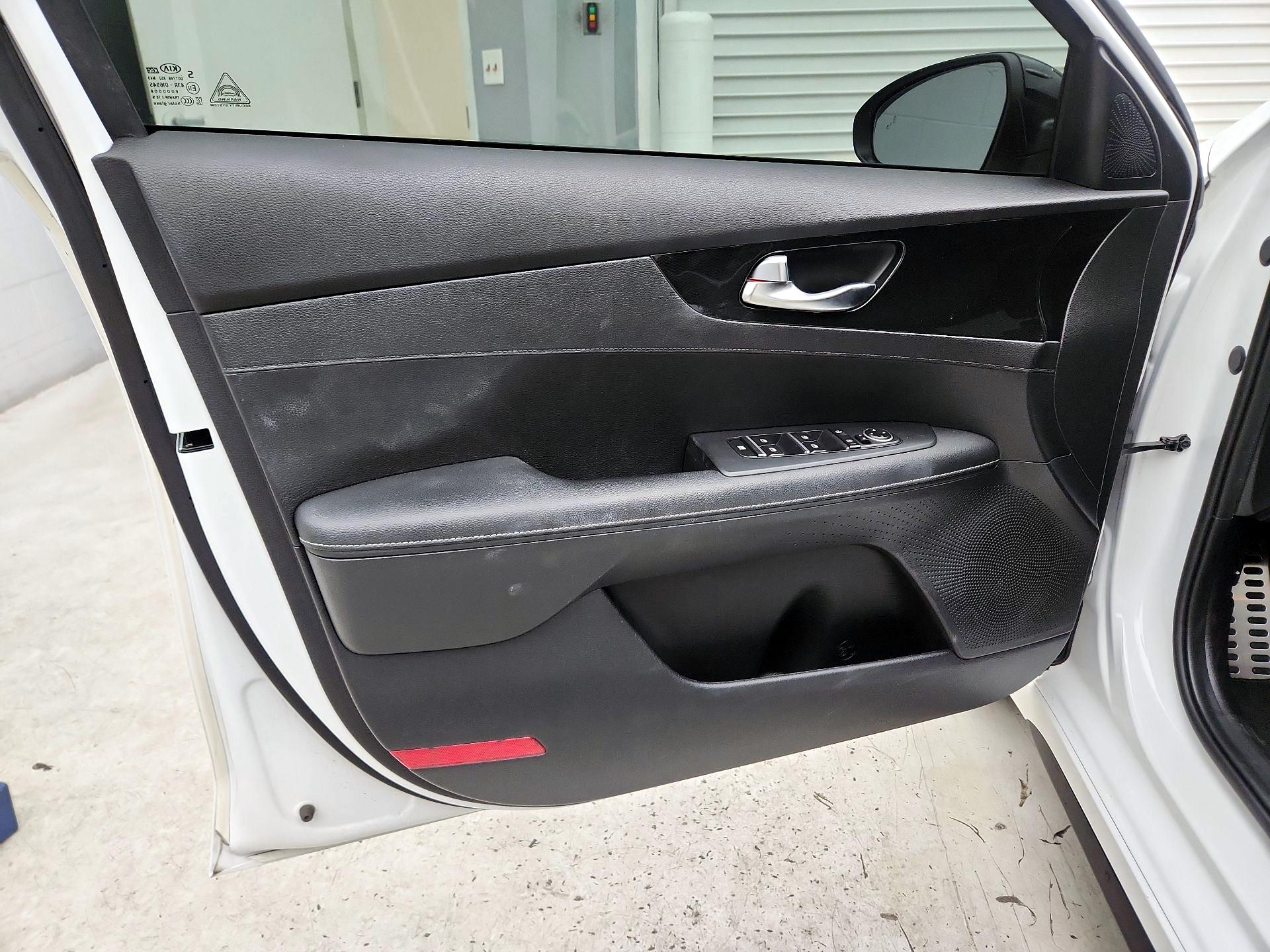 Thumbnail: 2021 Kia Forte - 12