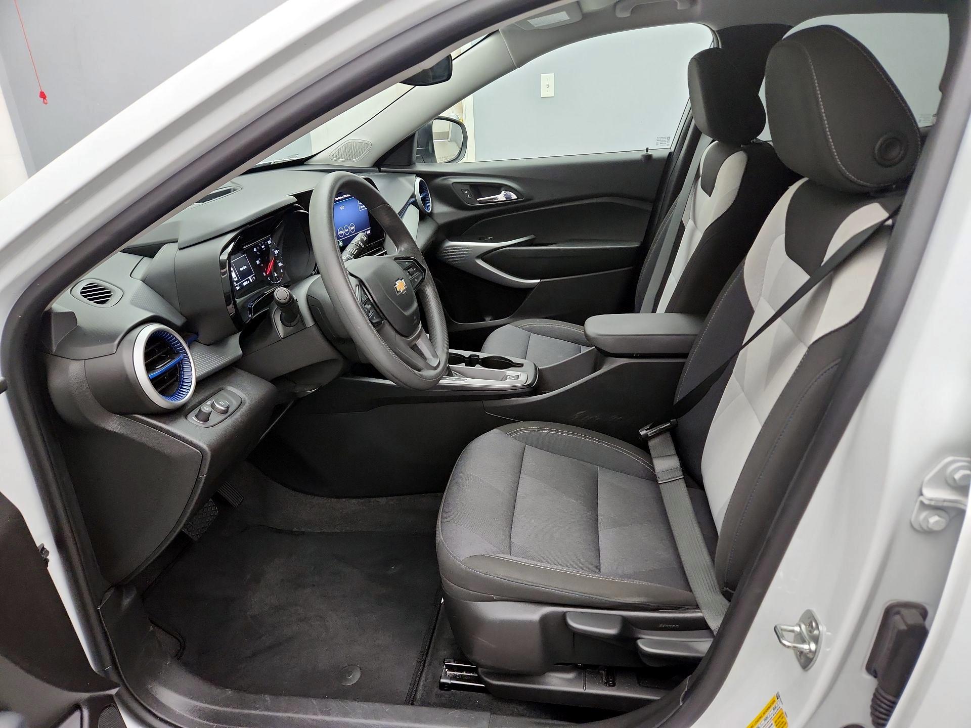 Thumbnail: 2025 Chevrolet Trax - 11