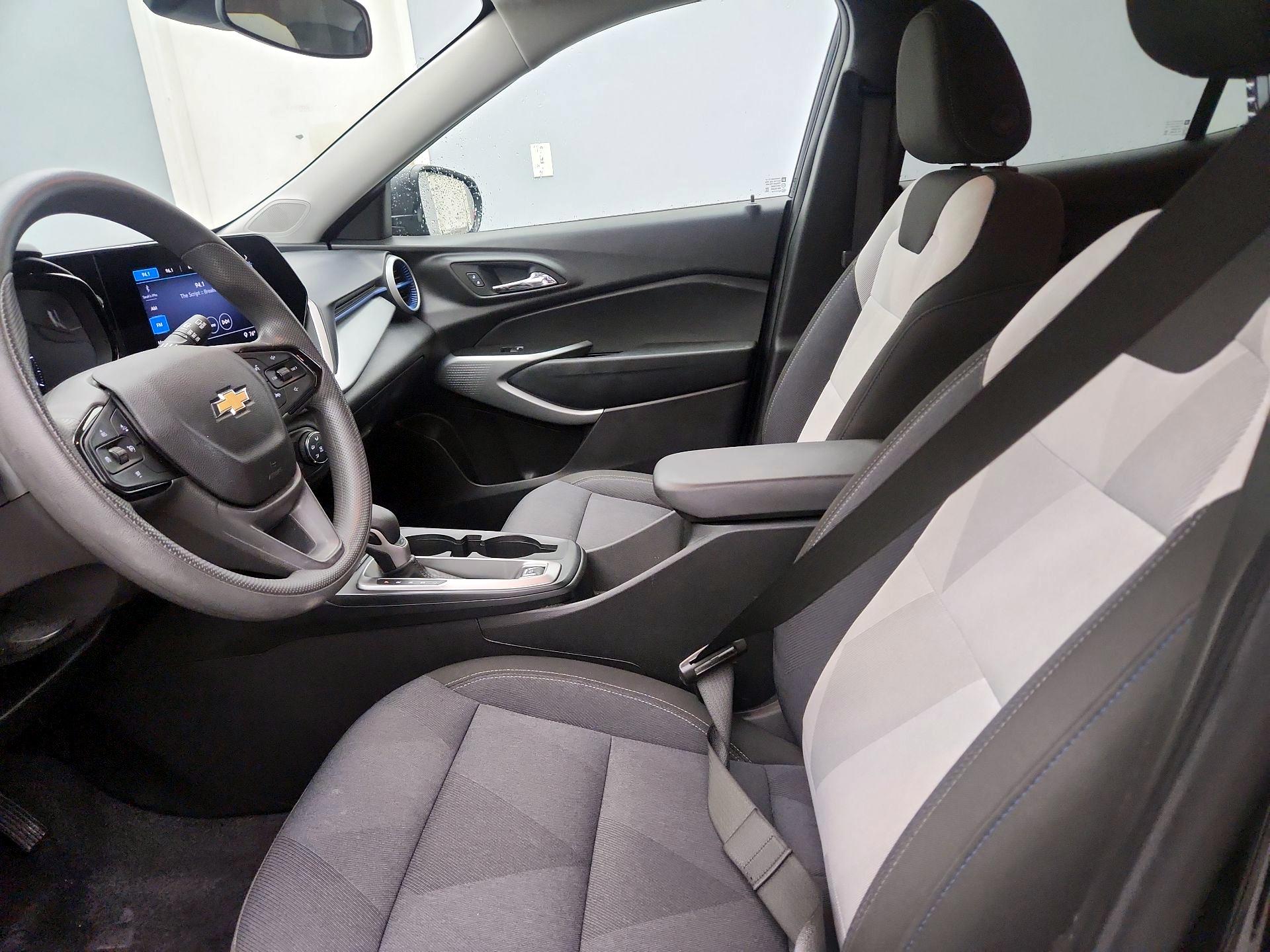 Thumbnail: 2025 Chevrolet Trax - 11