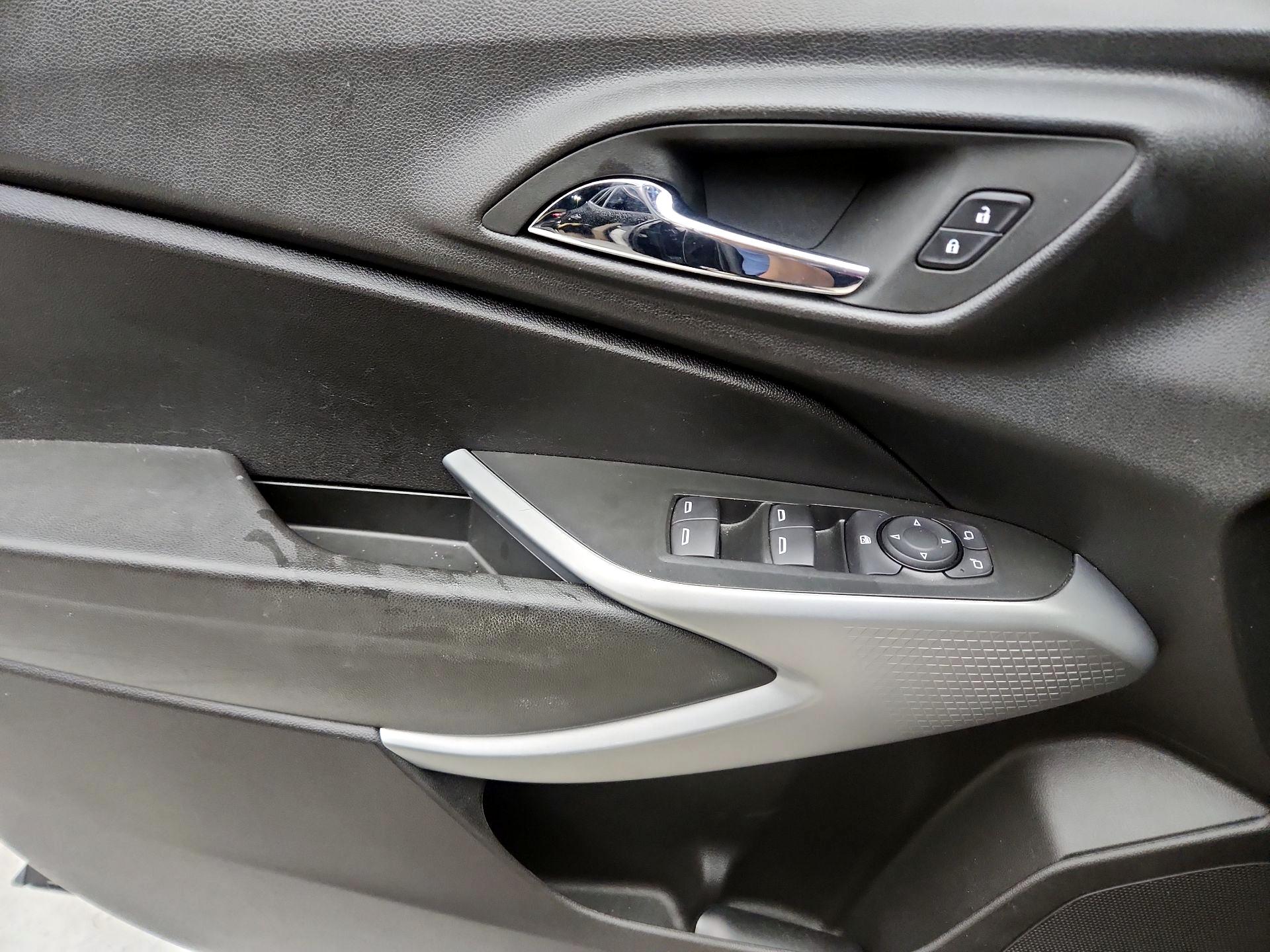 Thumbnail: 2025 Chevrolet Trax - 12