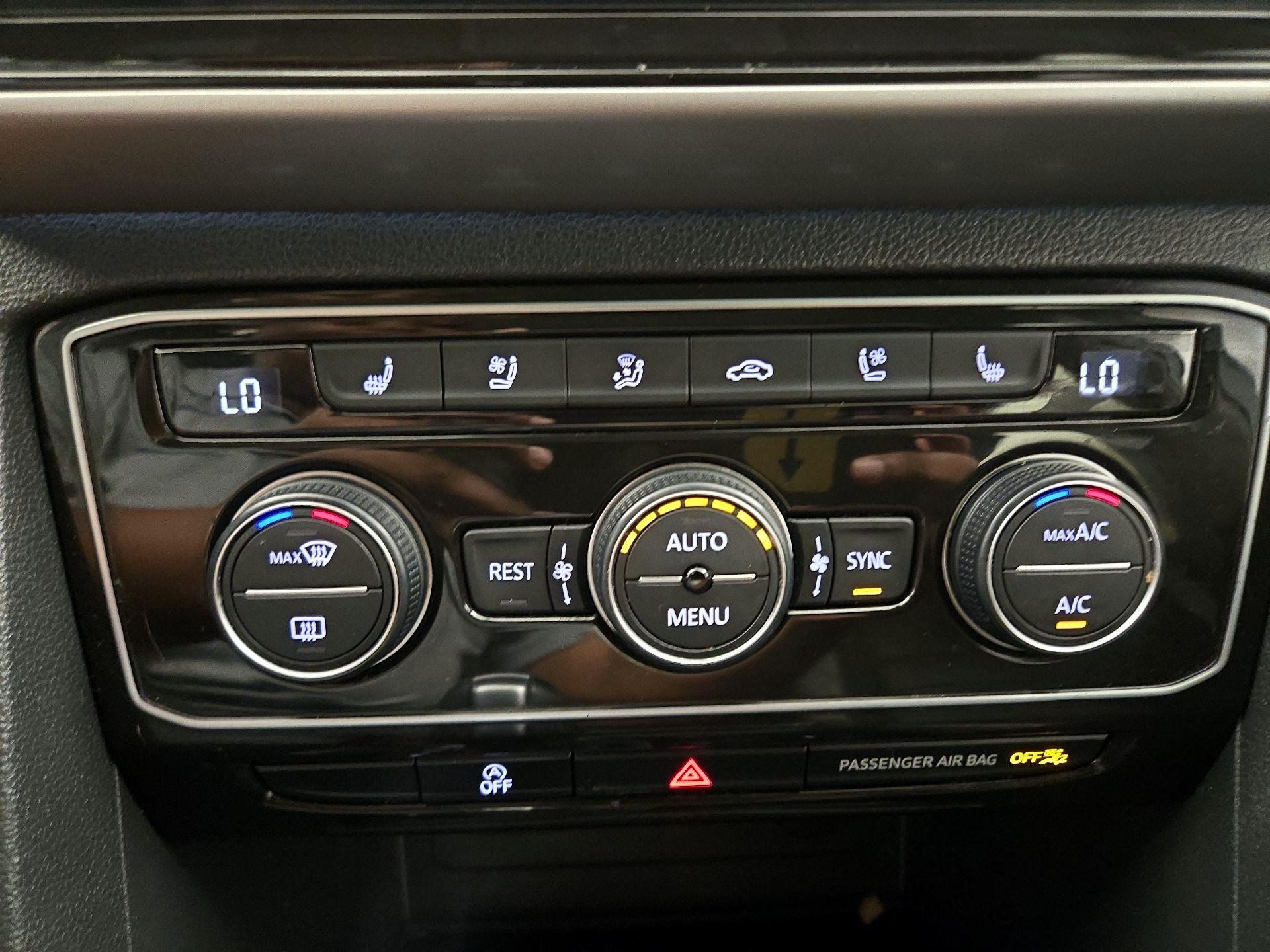 Thumbnail: 2021 Volkswagen Atlas - 16