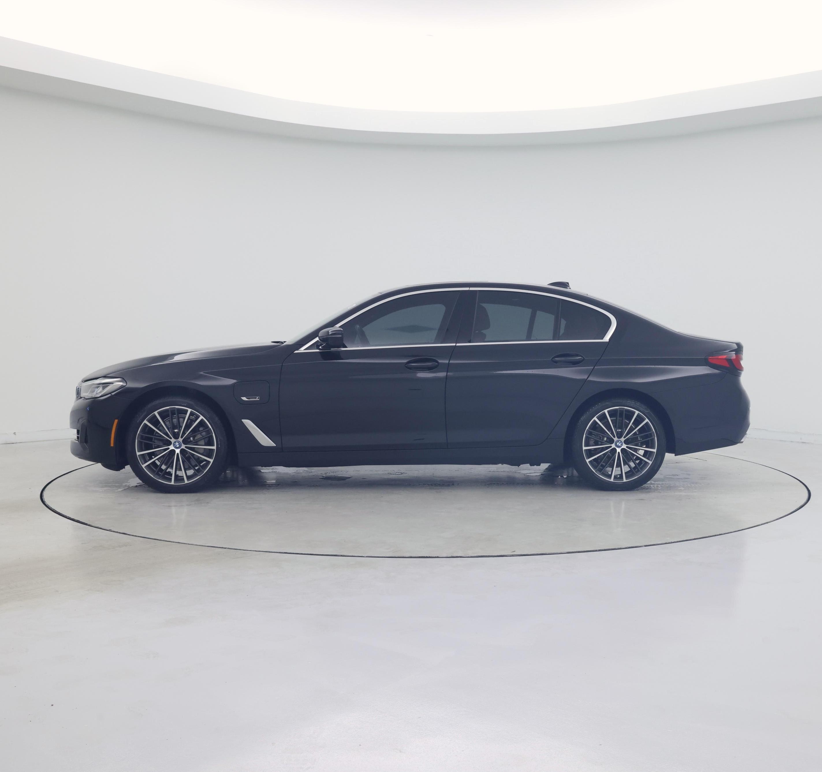 Thumbnail: 2023 BMW 5 Series - 3