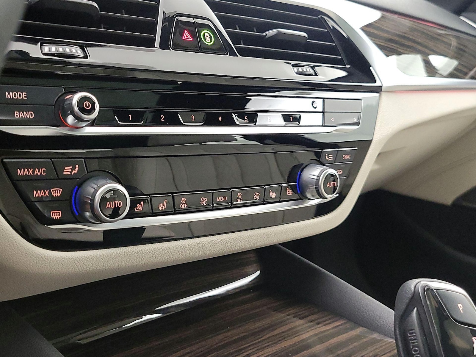 2023 BMW 5 Series 530i - Photo 18