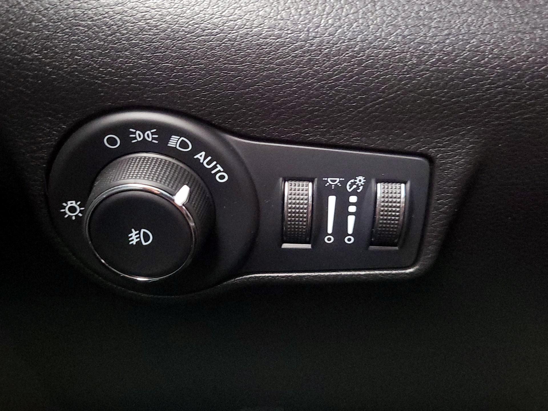 Thumbnail: 2022 Jeep Compass - 13