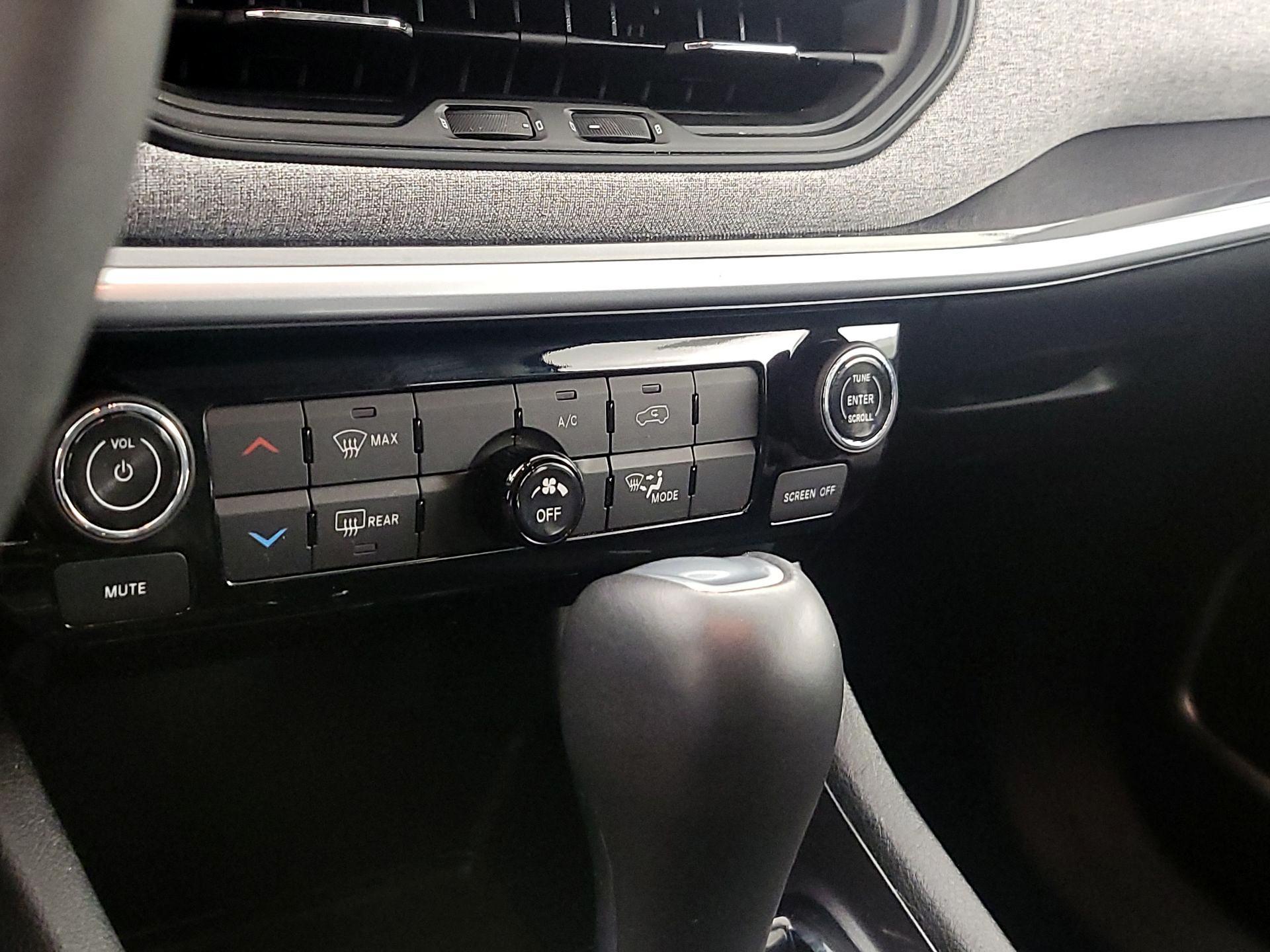 Thumbnail: 2022 Jeep Compass - 16