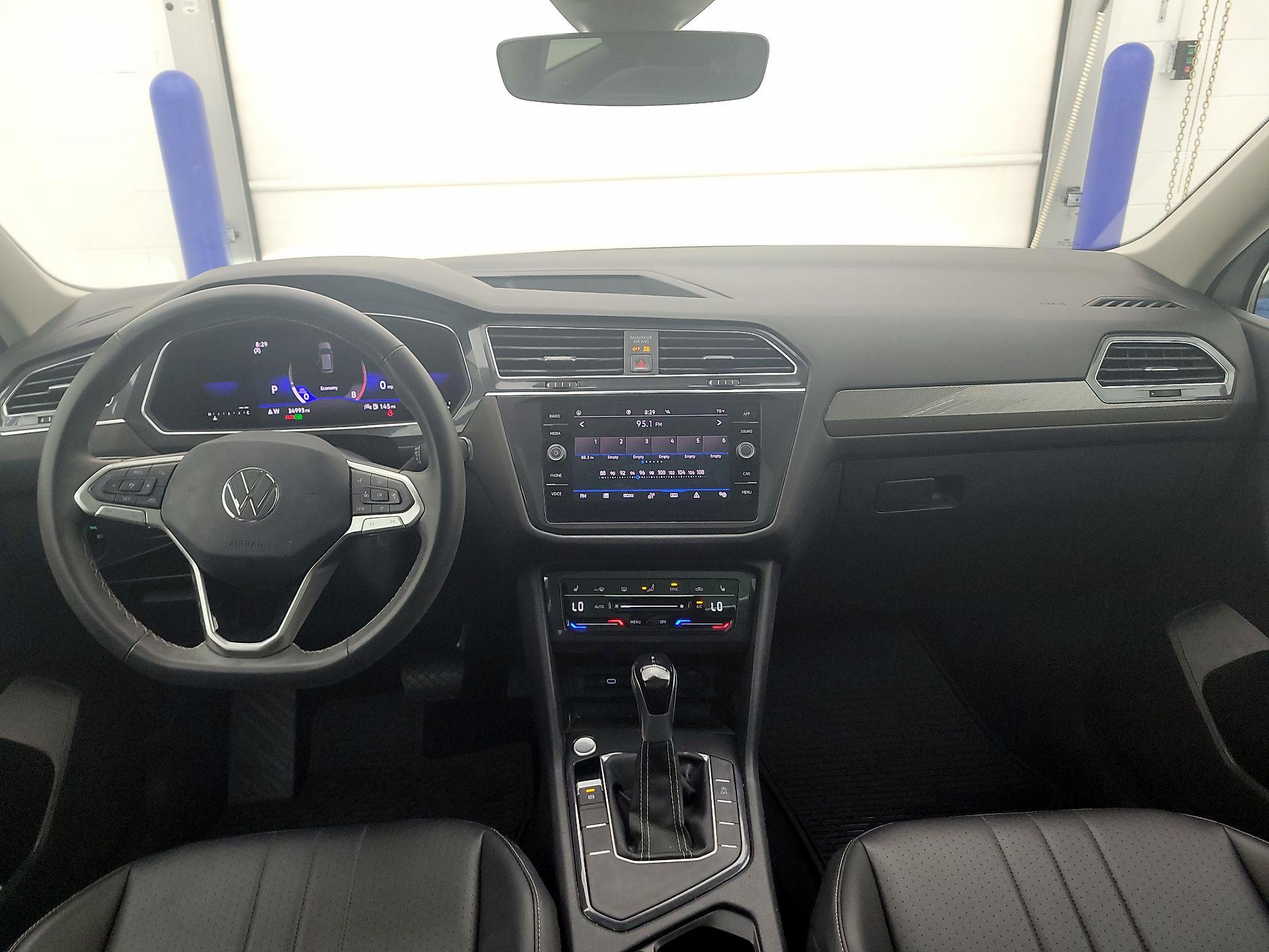 Thumbnail: 2022 Volkswagen Tiguan - 9