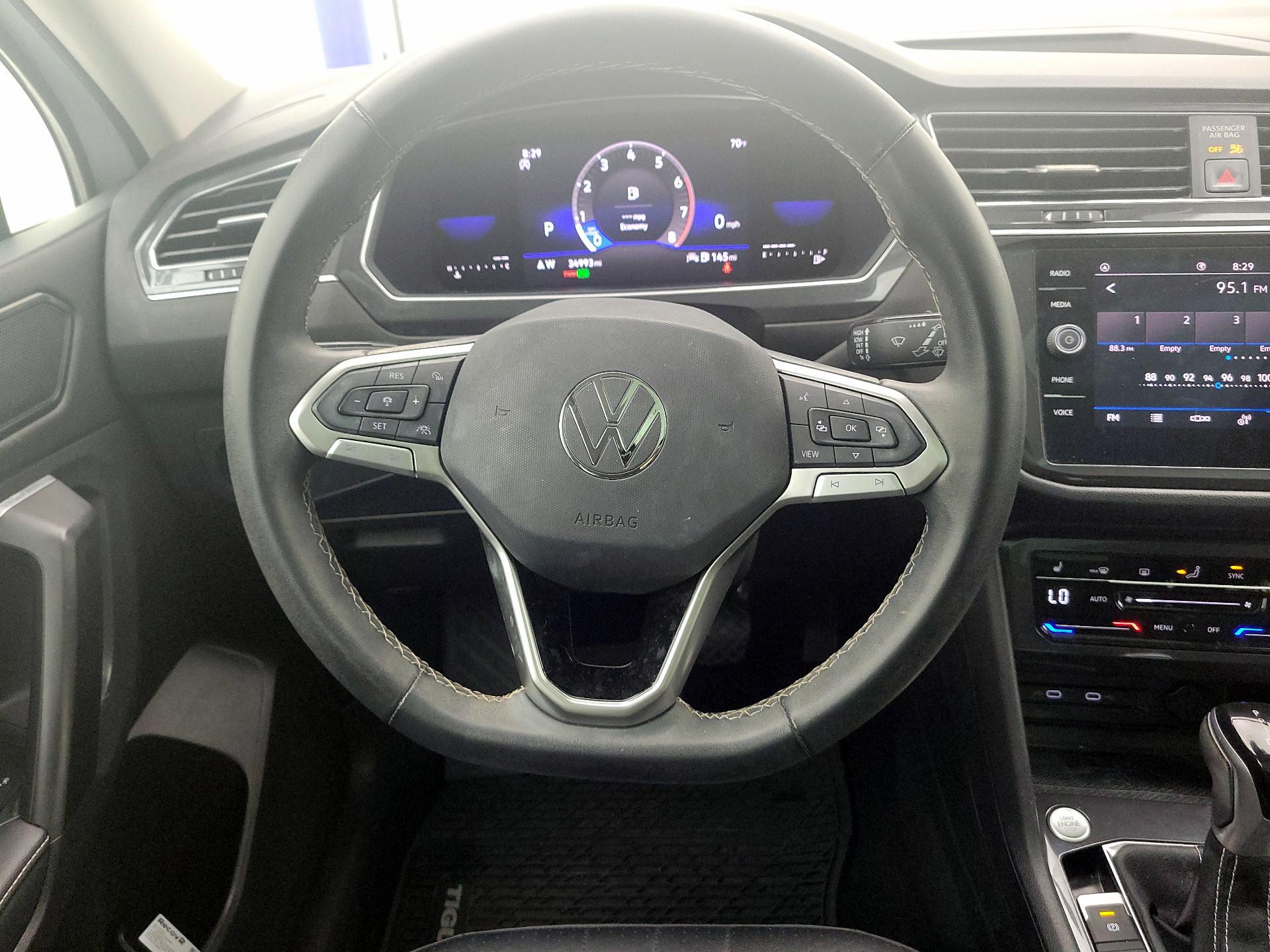 Thumbnail: 2022 Volkswagen Tiguan - 10