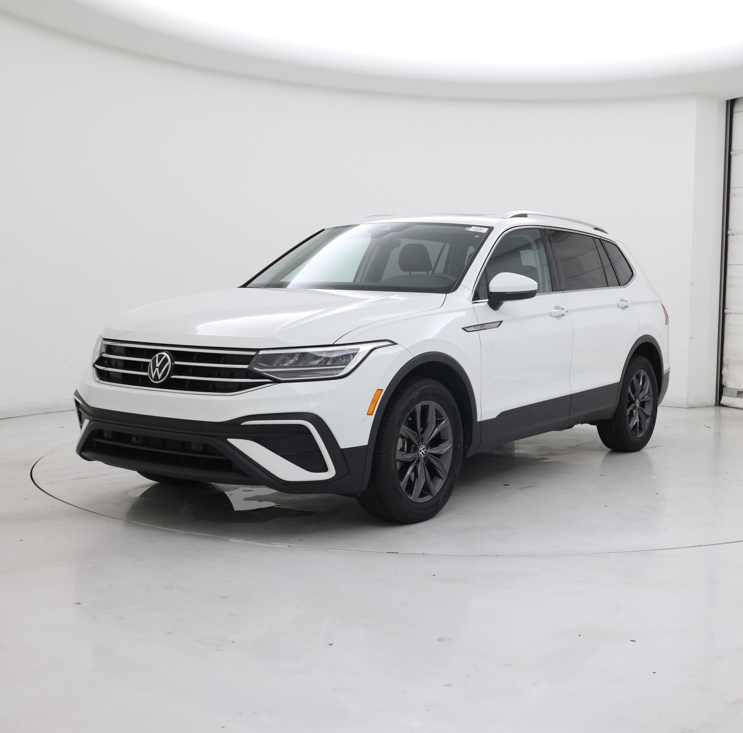 Thumbnail: 2022 Volkswagen Tiguan - 4