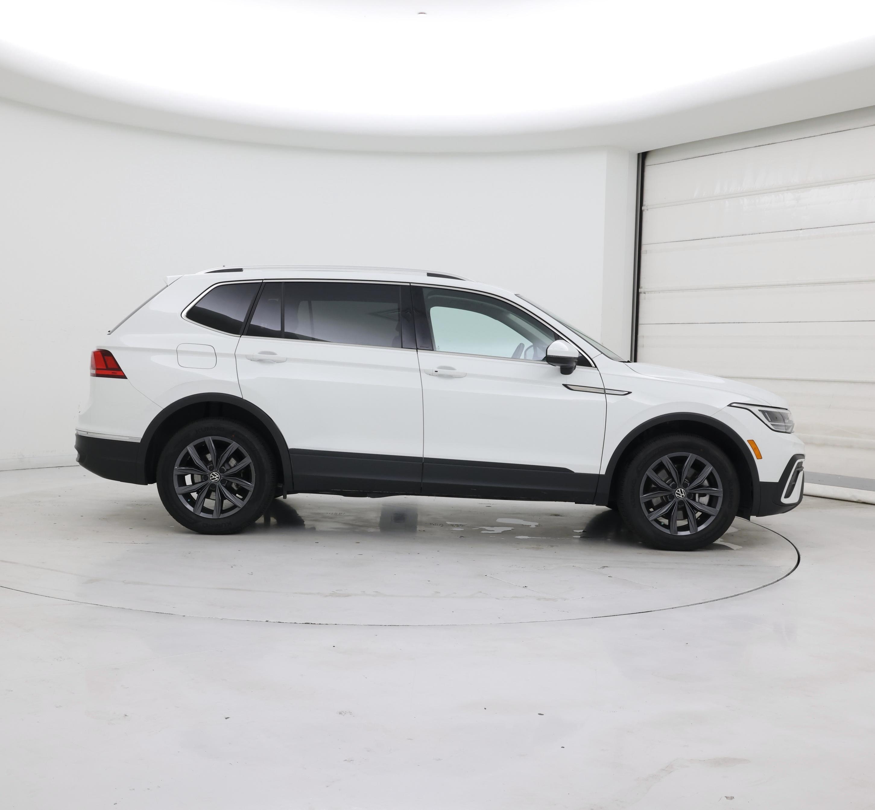 Thumbnail: 2022 Volkswagen Tiguan - 7