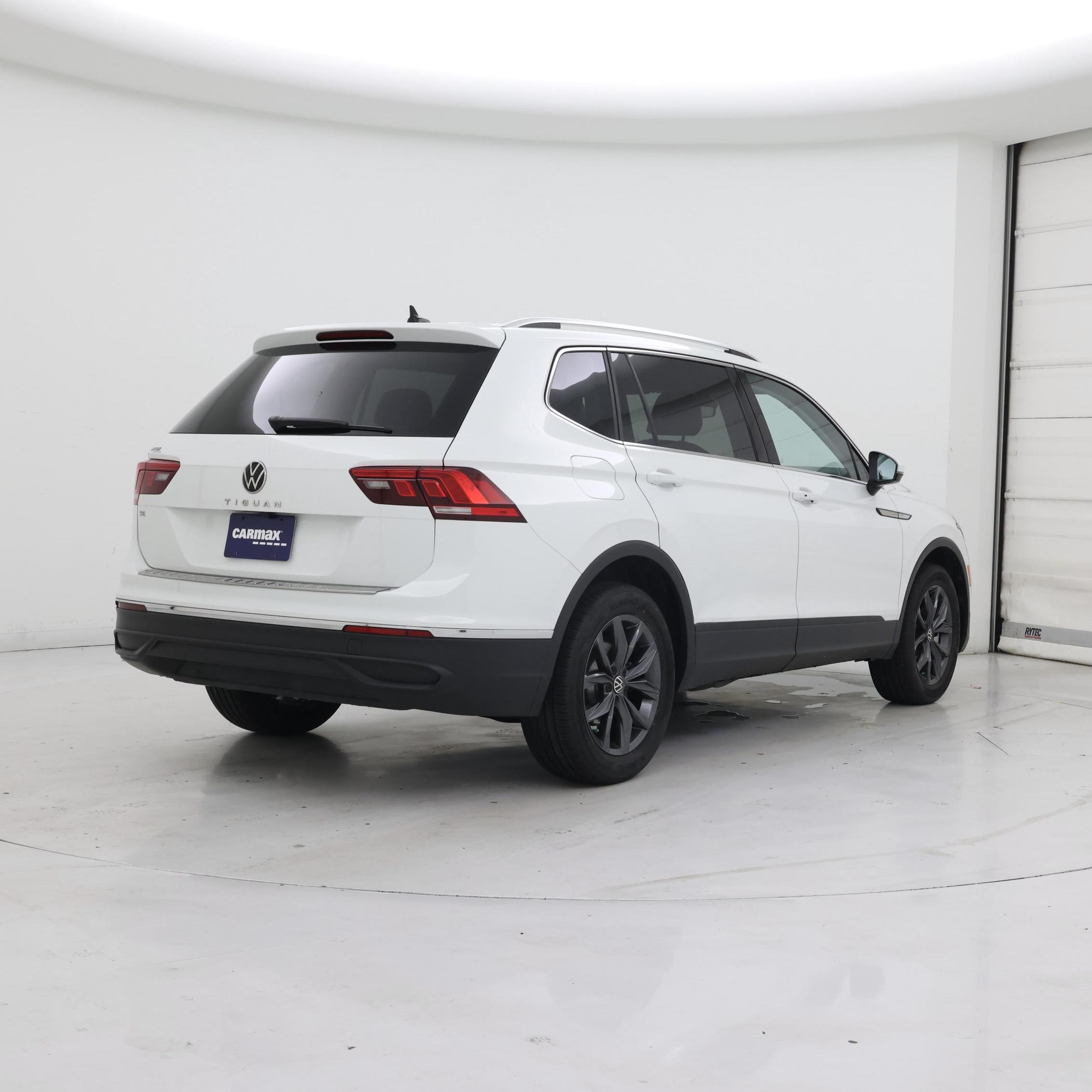 Thumbnail: 2022 Volkswagen Tiguan - 8