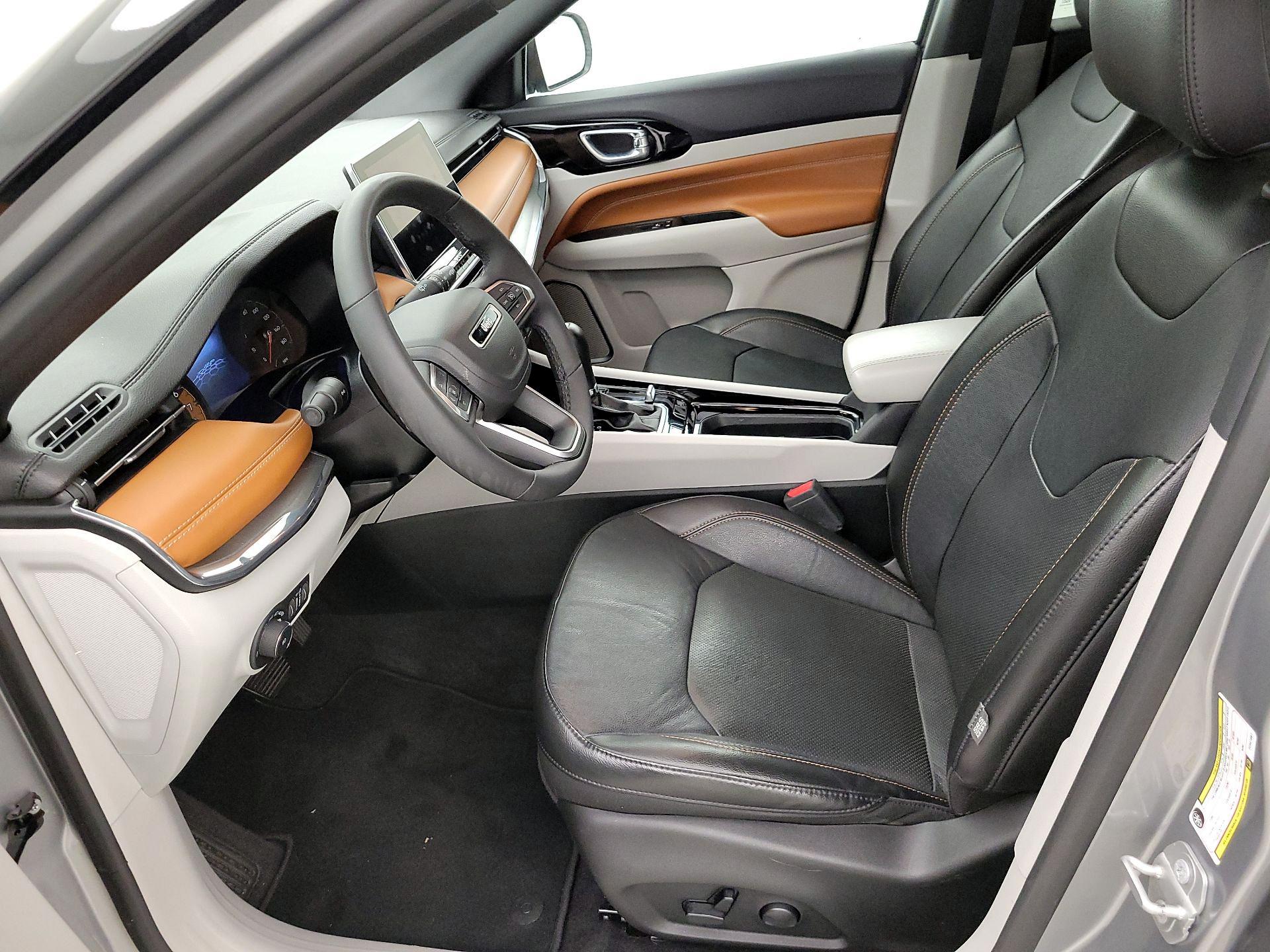Thumbnail: 2023 Jeep Compass - 11