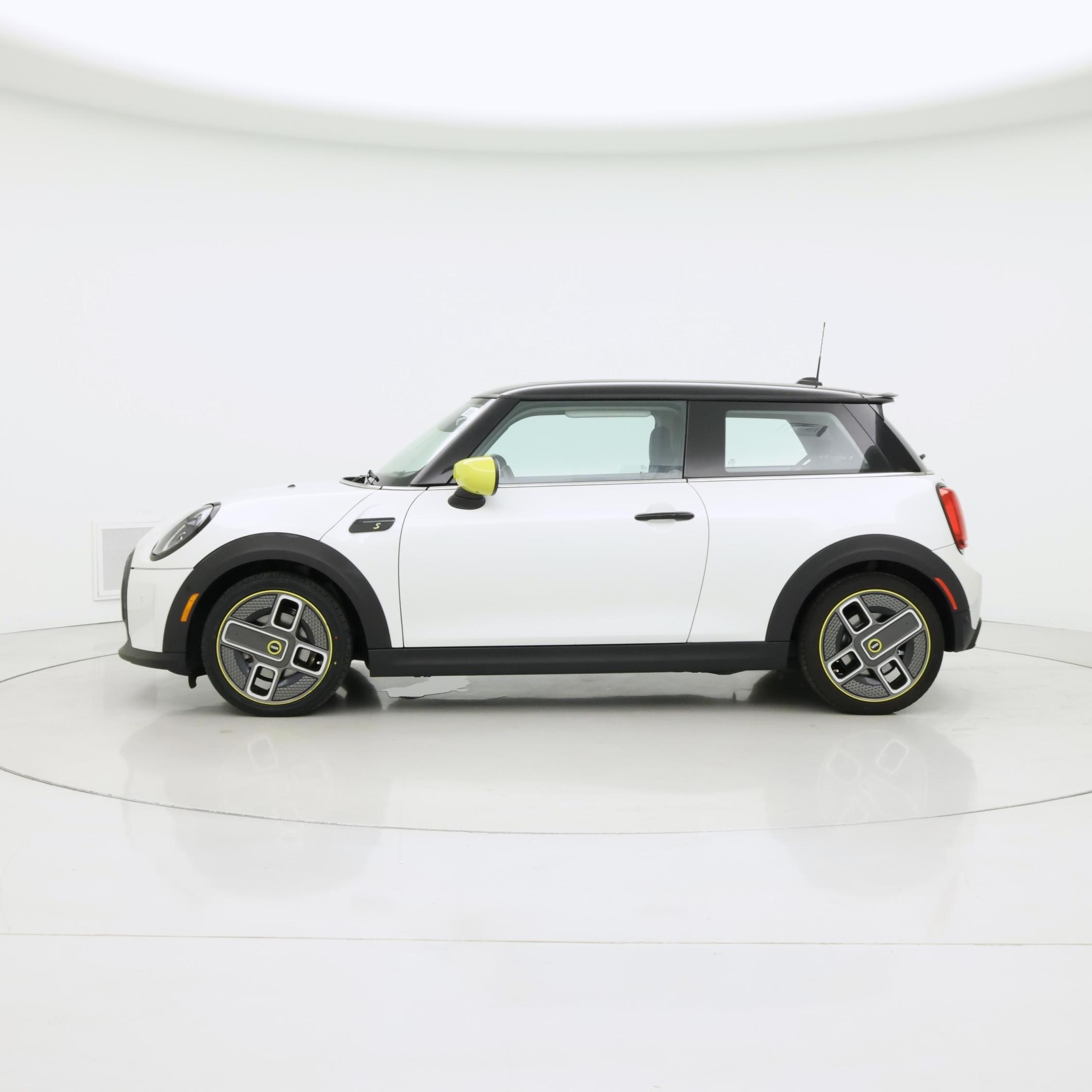 Thumbnail: 2024 MINI Cooper Hardtop - 3