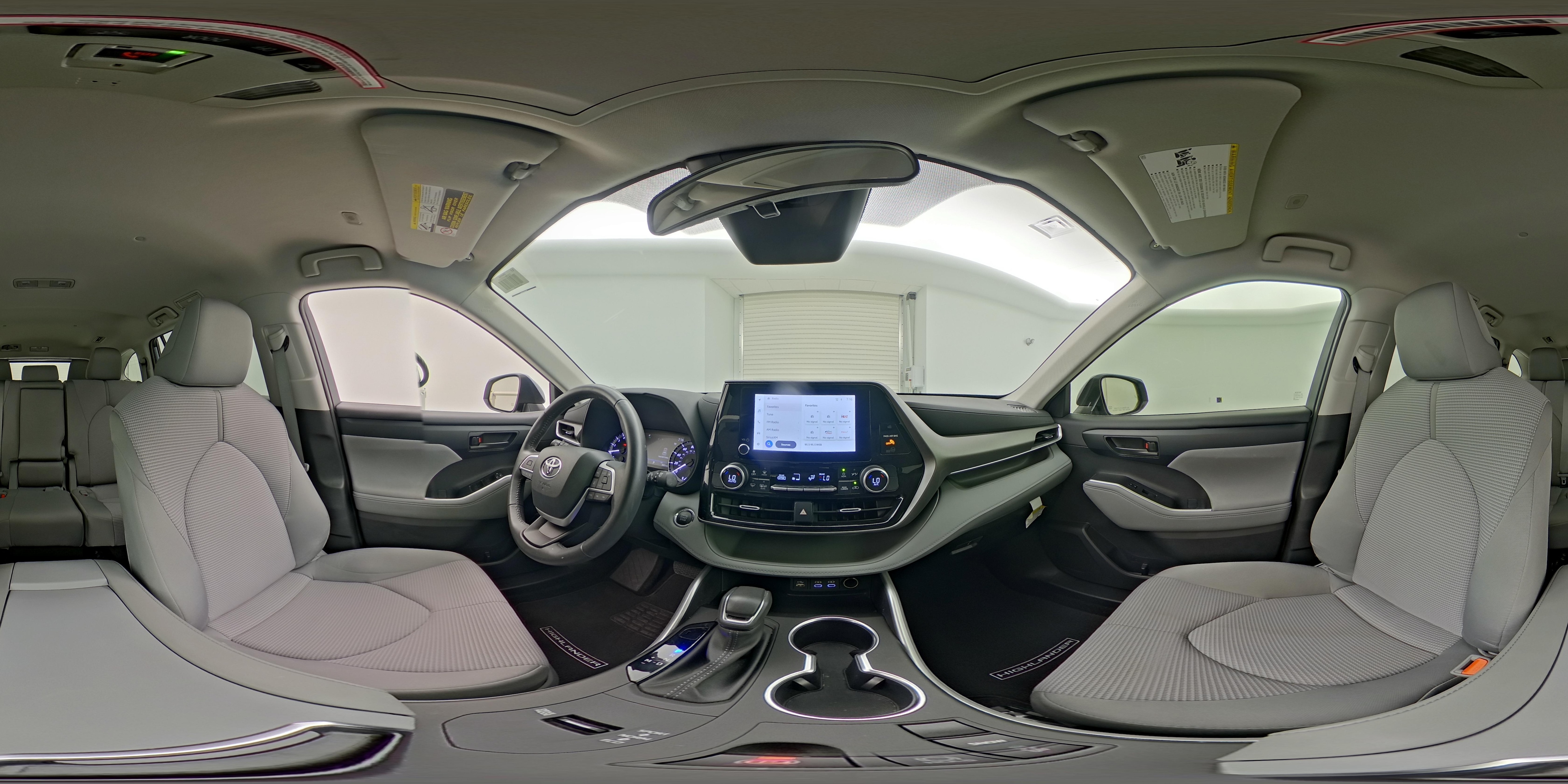 2023 Toyota Highlander LE - Photo 26